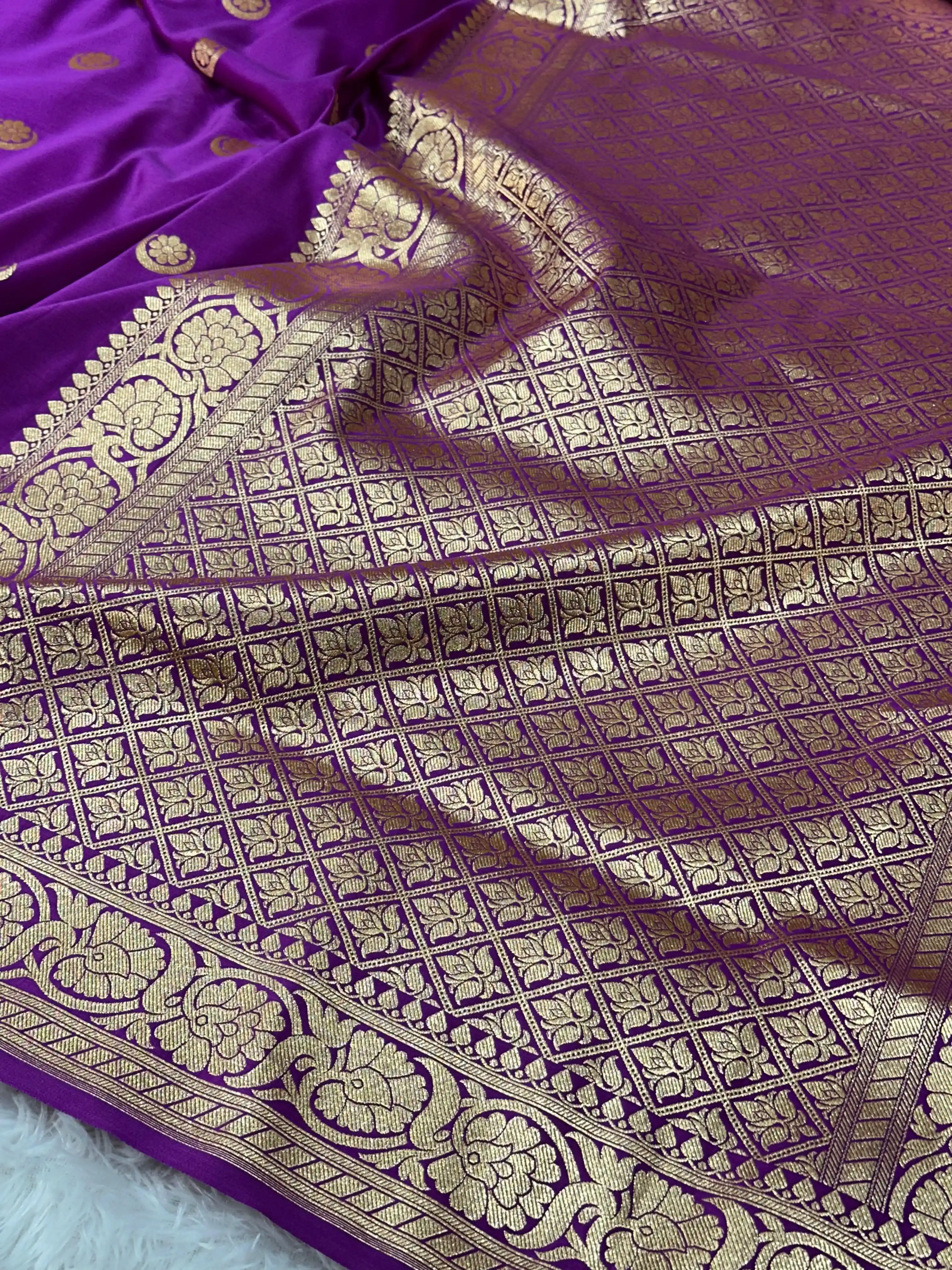 Light Purple Satin Silk Chand Tara Weave Banarasi Saree - Image 4