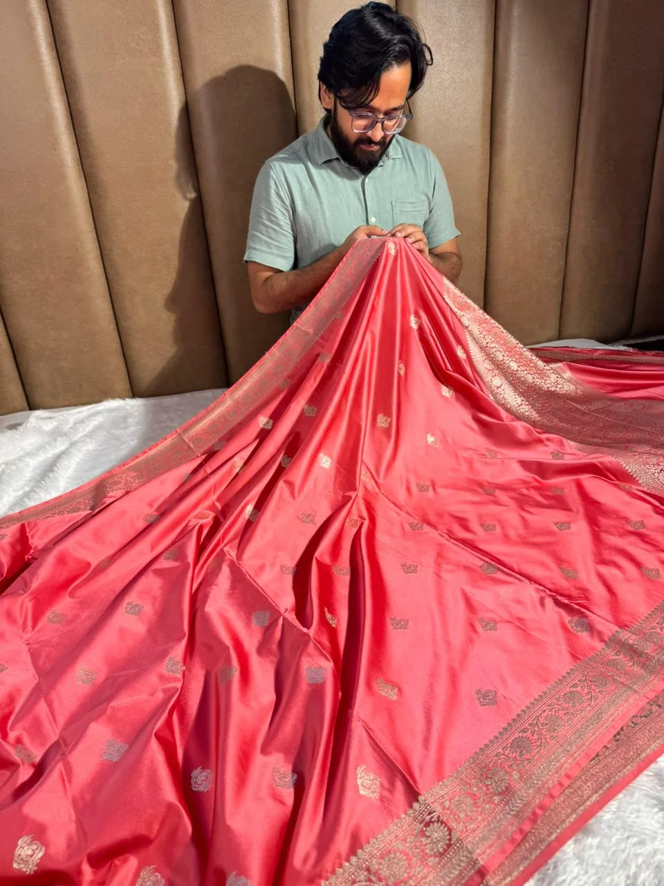 Mauve Peach Mashru Katan Silk Buta Work Banarasi Saree - Image 3