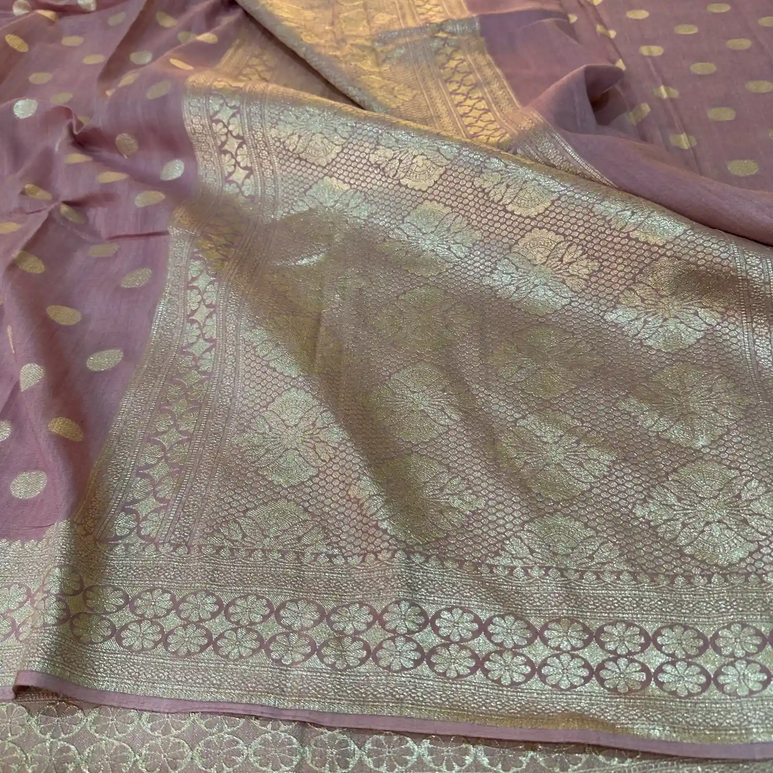 Mauve Pink Polka Dot Munga Silk Saree - Image 3