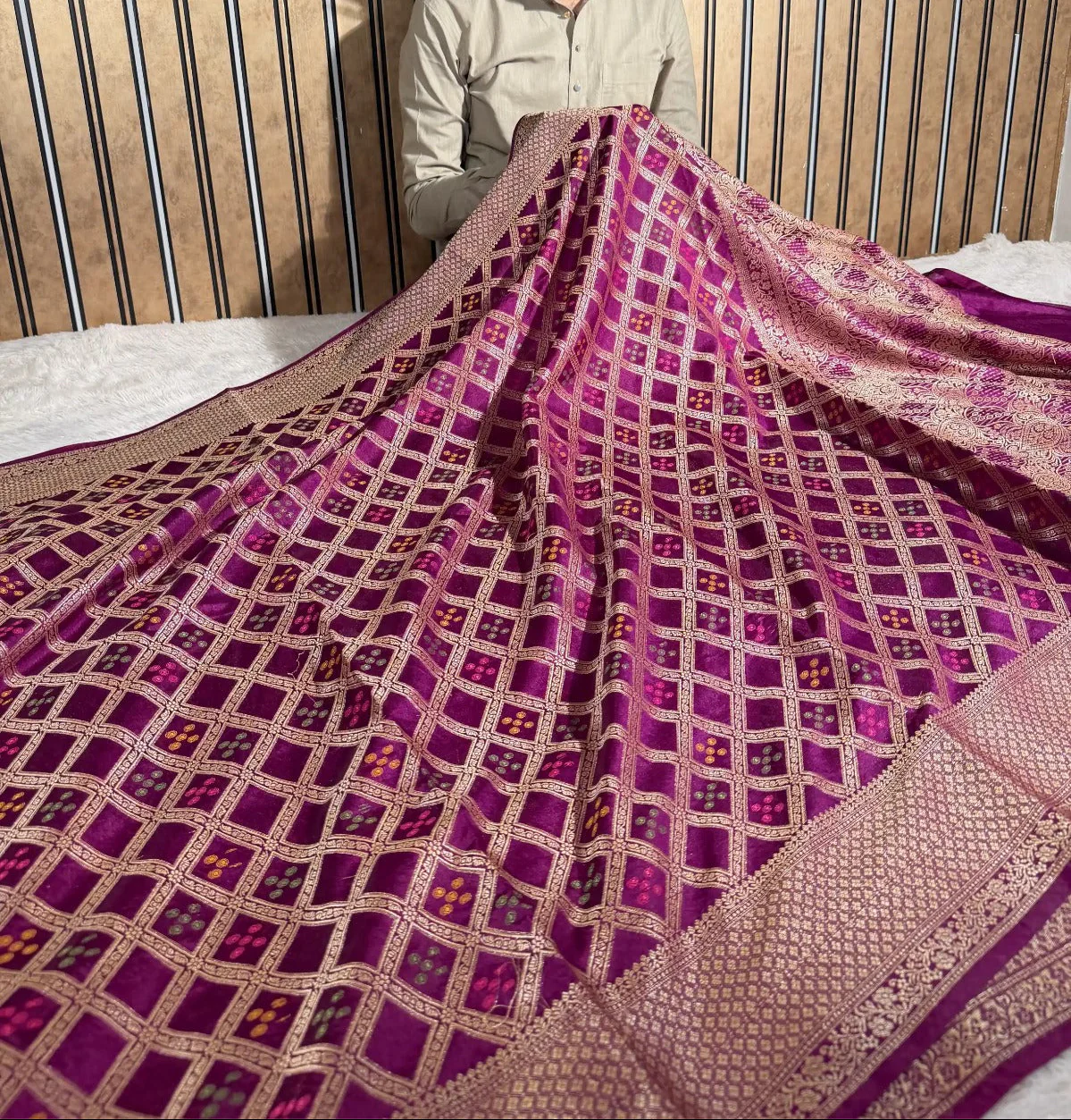 Mauve Pink Traditional Meenakari Georgette Banarasi saree - Image 3