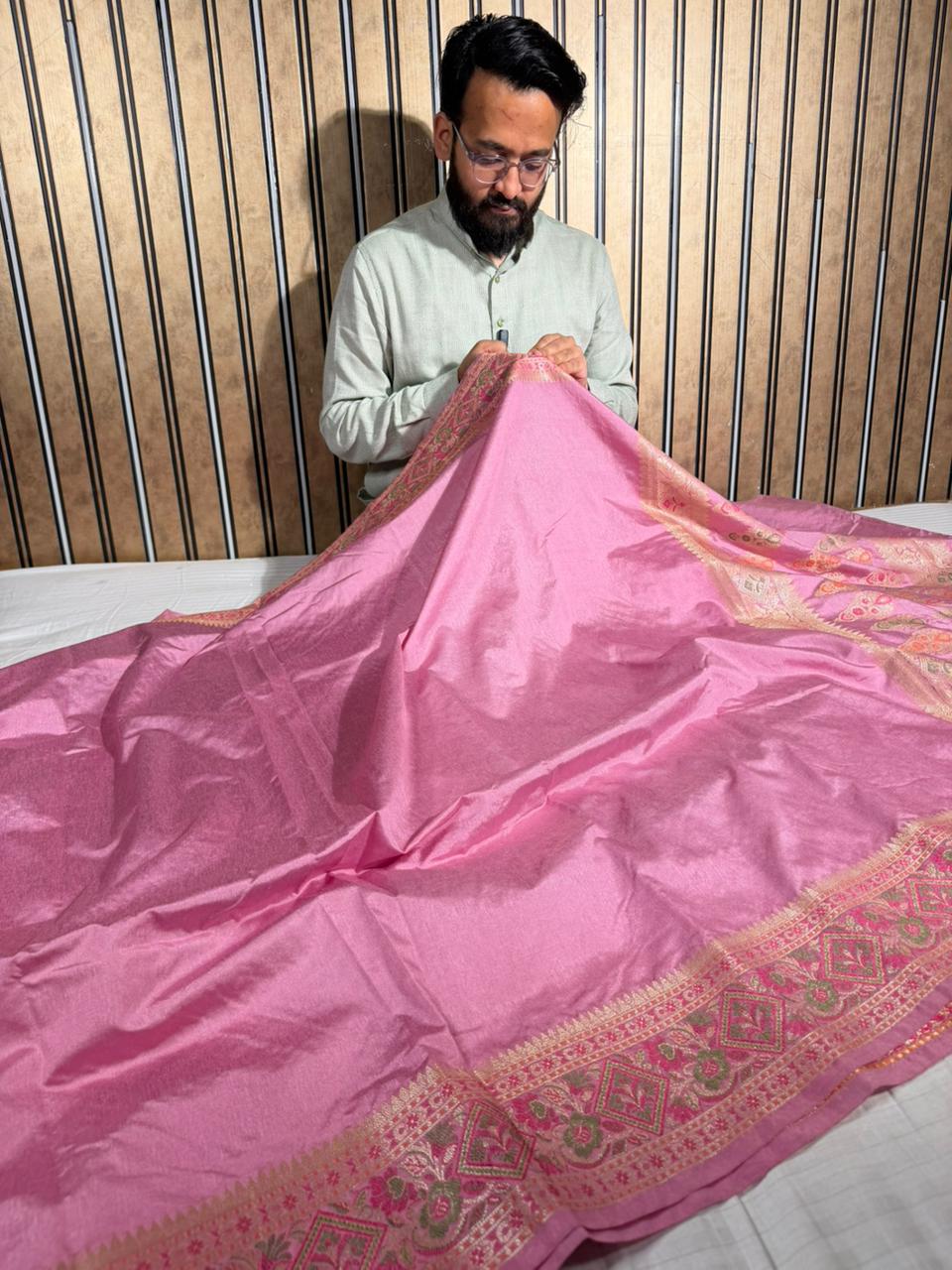 Mauve pink traditional Meenakari Georgette Banarasi saree - Image 3
