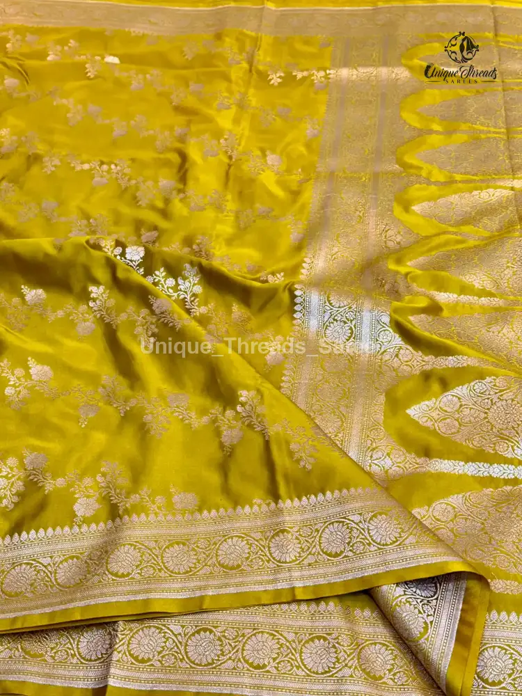 Mehandi Green Mashru Katan Silk Leheriya Weave Banarasi Saree - Image 5