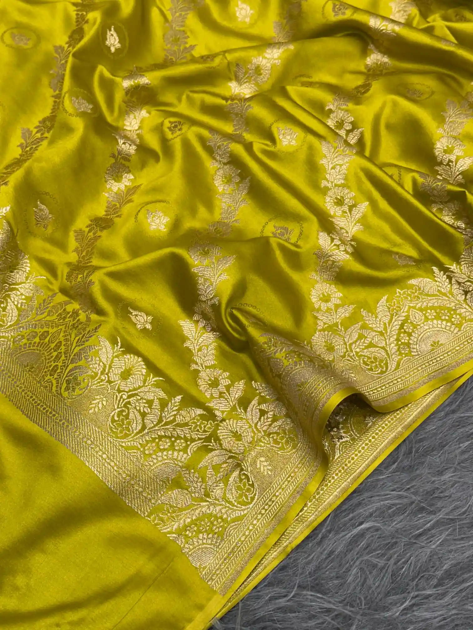 Mehendi Green Premium Mashru Katan Banarasi Suit - Image 4