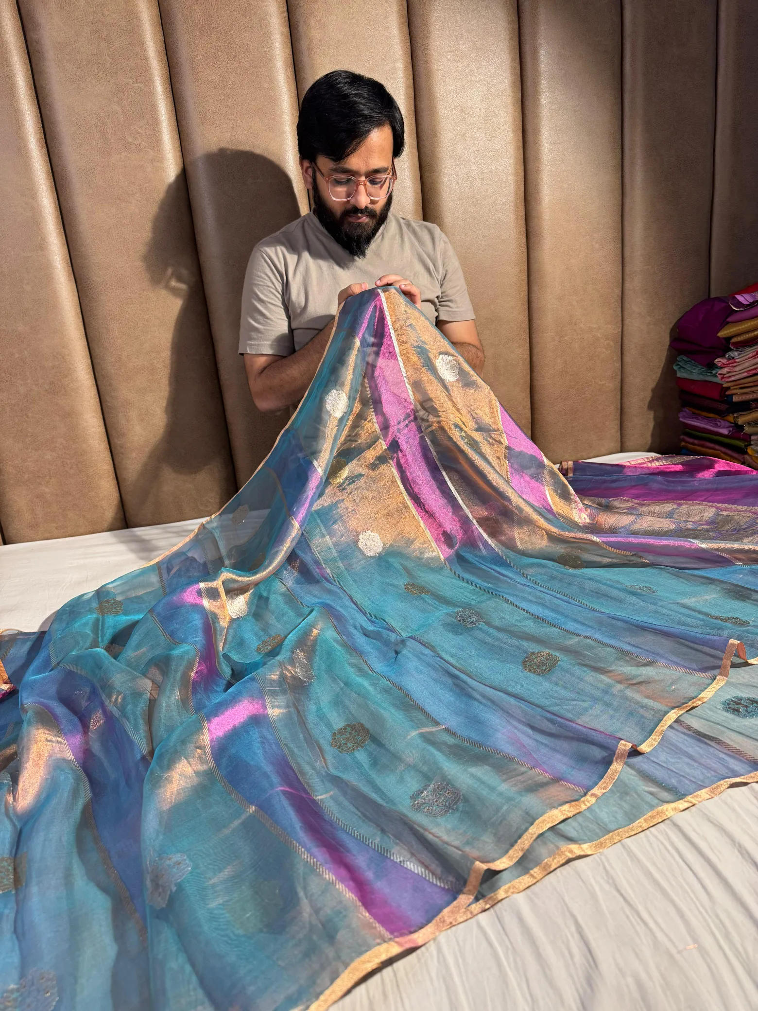 Metallic Blue shade Handwoven Pure Tissue Silk Saree - Image 3