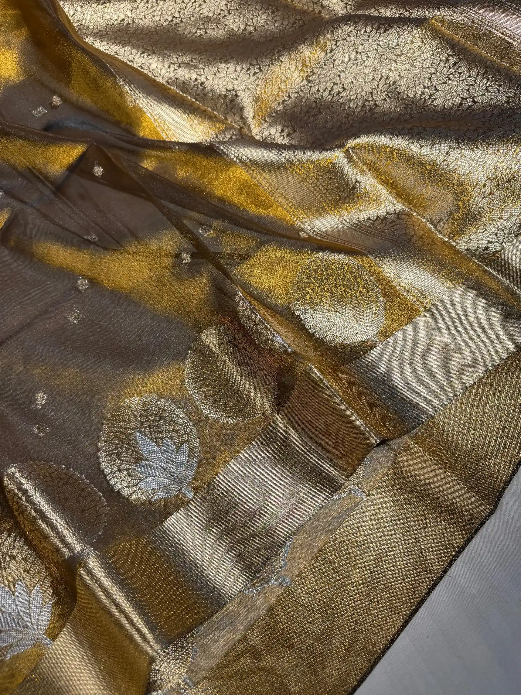 Metallic Mustardish Gold Tissue Silk Heritage Weave Banarasi Saree - Image 2