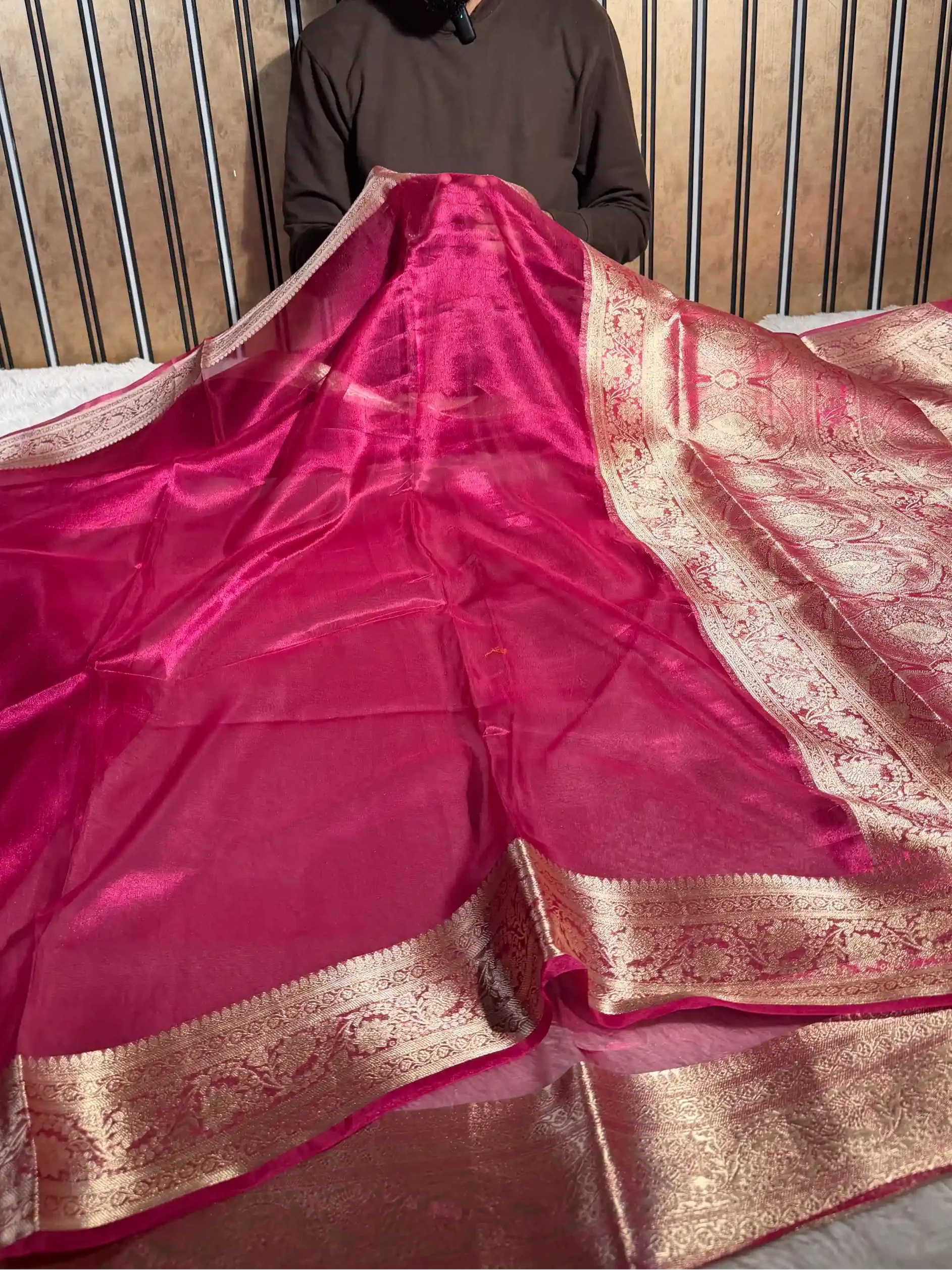 Metallic Rani Pink 100% Pure Tissue Silk Traditional Jacquard Weave Banarasi Saree - Image 2