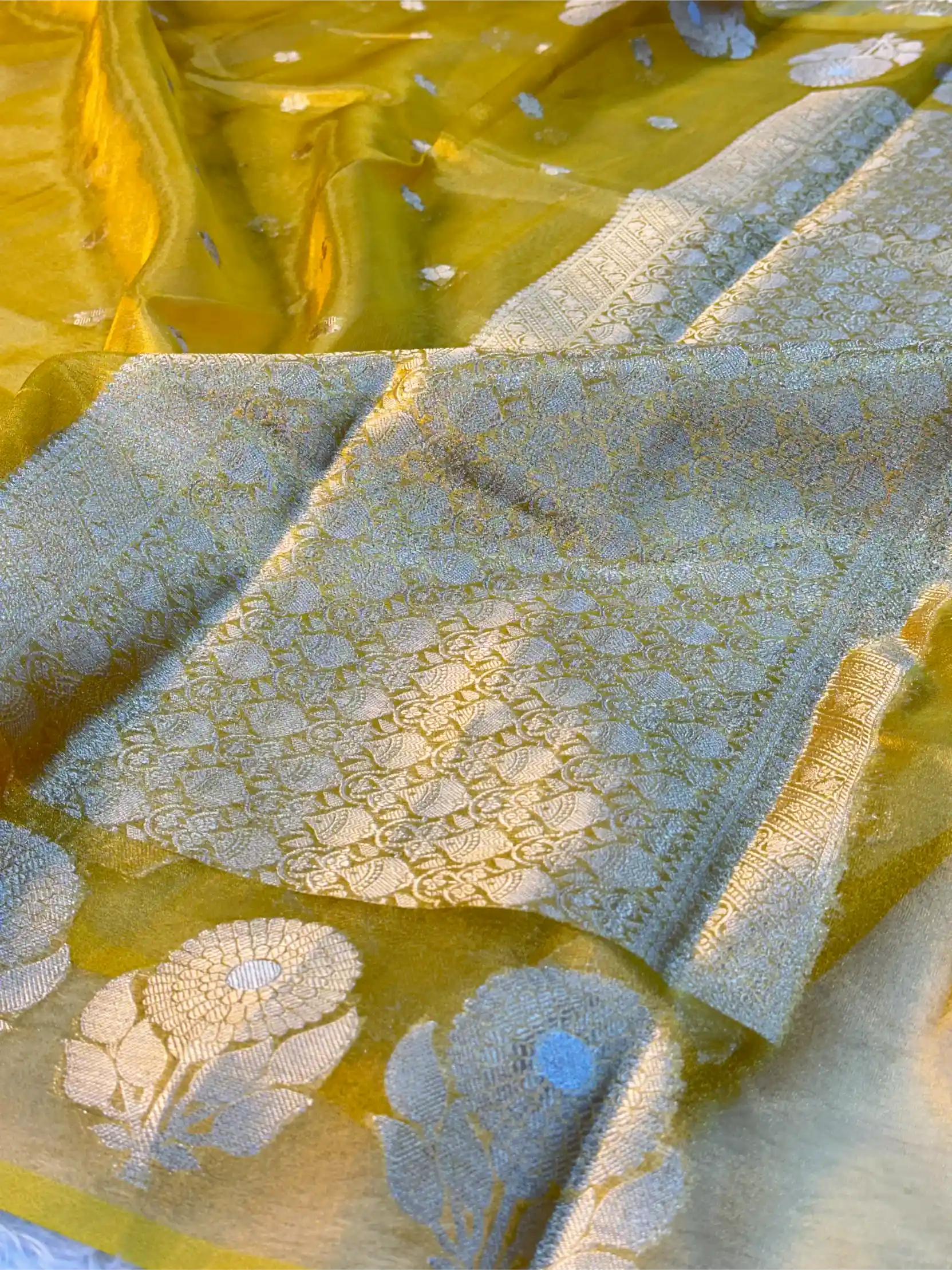 Metallic Yellow Eccentric Soft Tissue Silk Banarasi Saree - Image 4