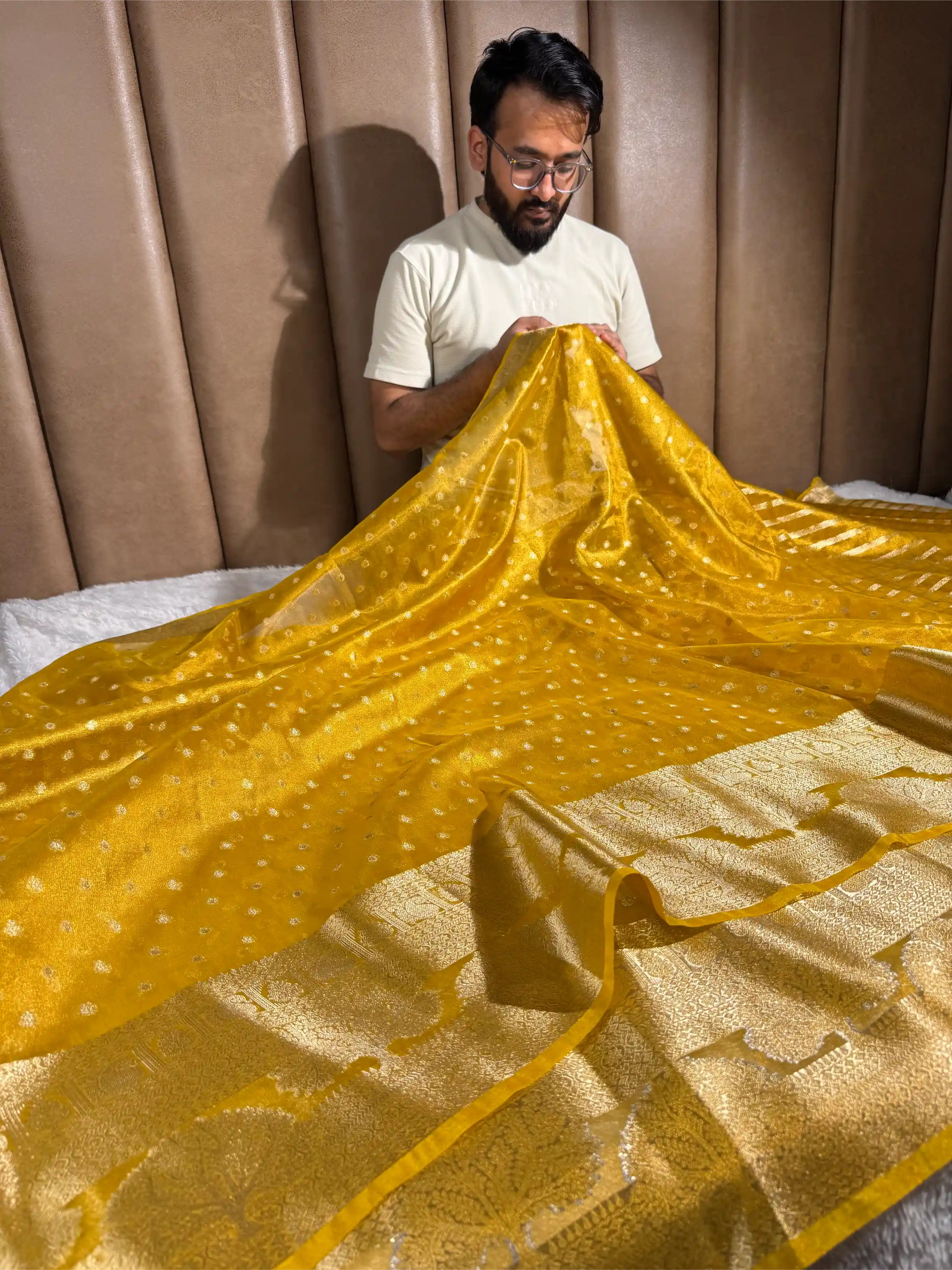 Metallic Yellow Tissue Silk Eccentric Traditional Weave Banarasi Saree - Image 3