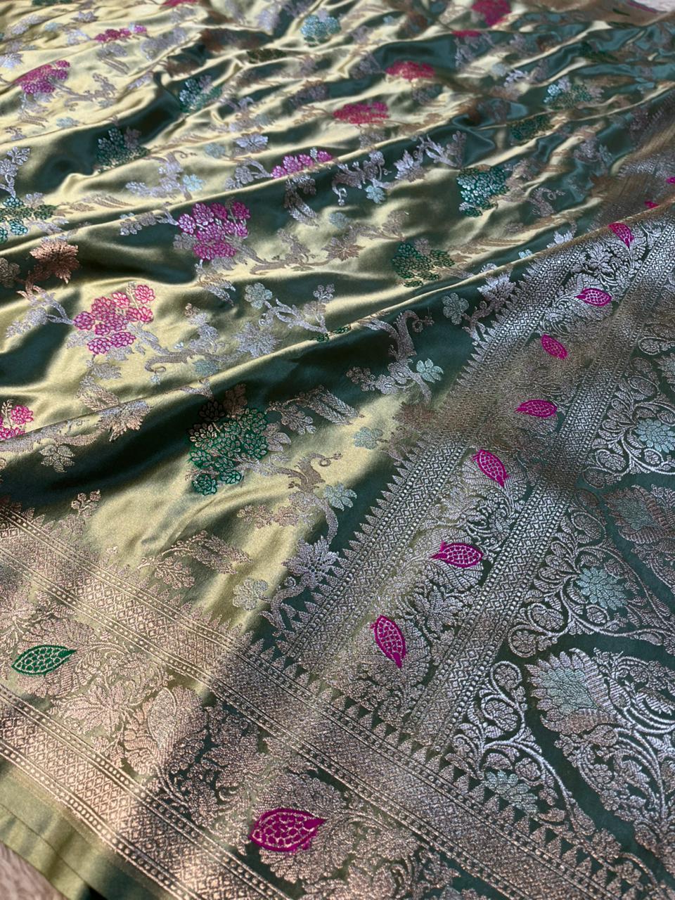 Minted Green Mashru Katan Silk Intricately Weave Meenakari Jaal Banarasi Saree - Image 2
