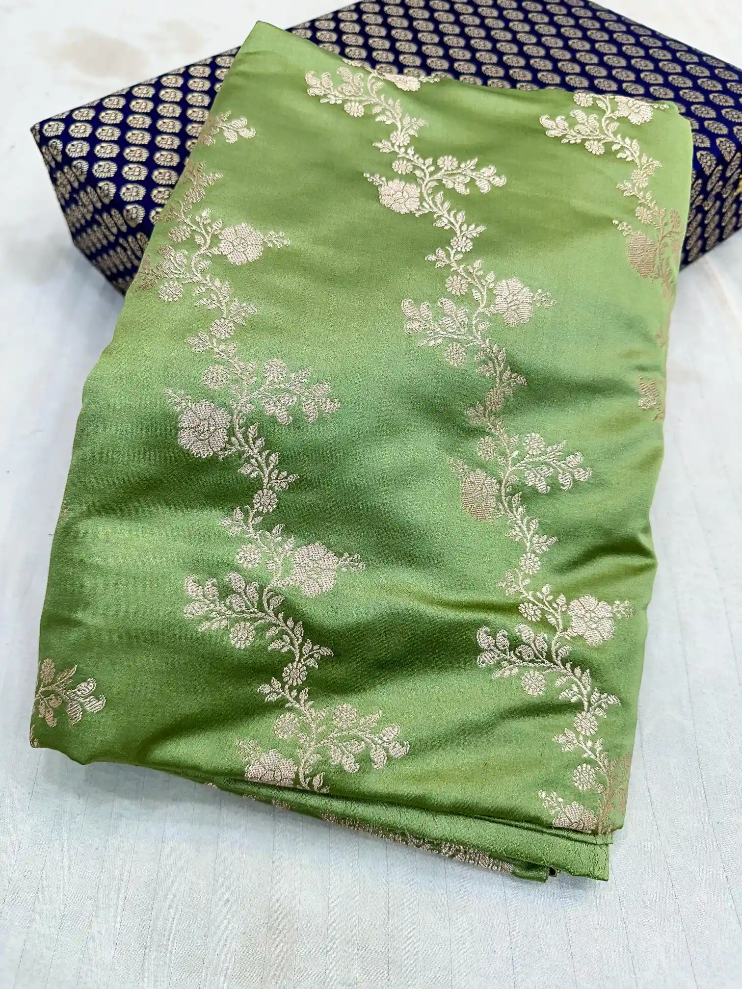 Moss Green Mashru Katan Silk Leheriya Weave Banarasi Saree - Image 3