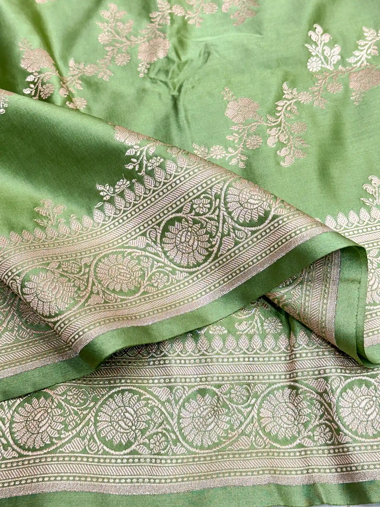 Moss Green Mashru Katan Silk Leheriya Weave Banarasi Saree - Image 4