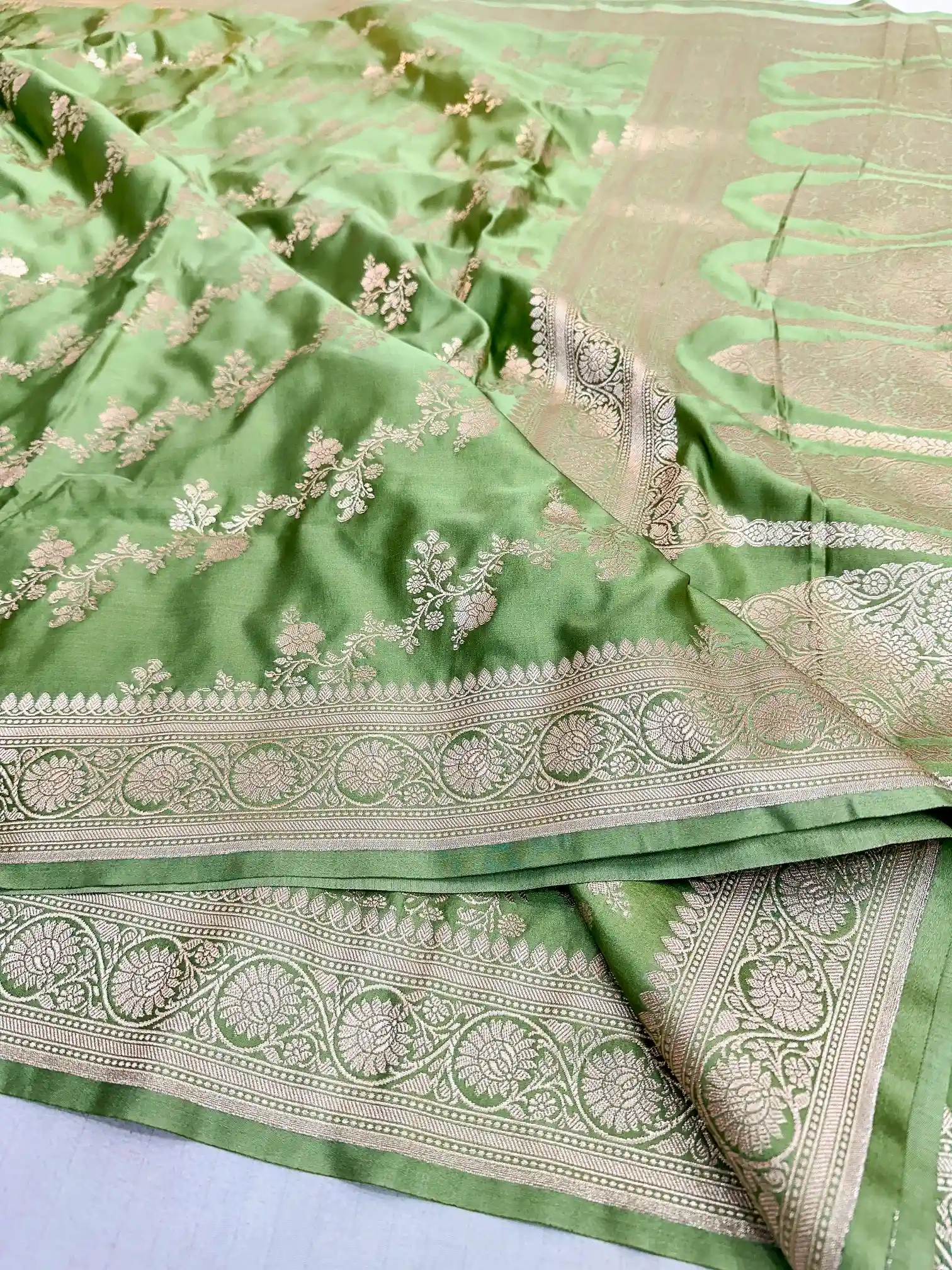 Moss Green Mashru Katan Silk Leheriya Weave Banarasi Saree - Image 5