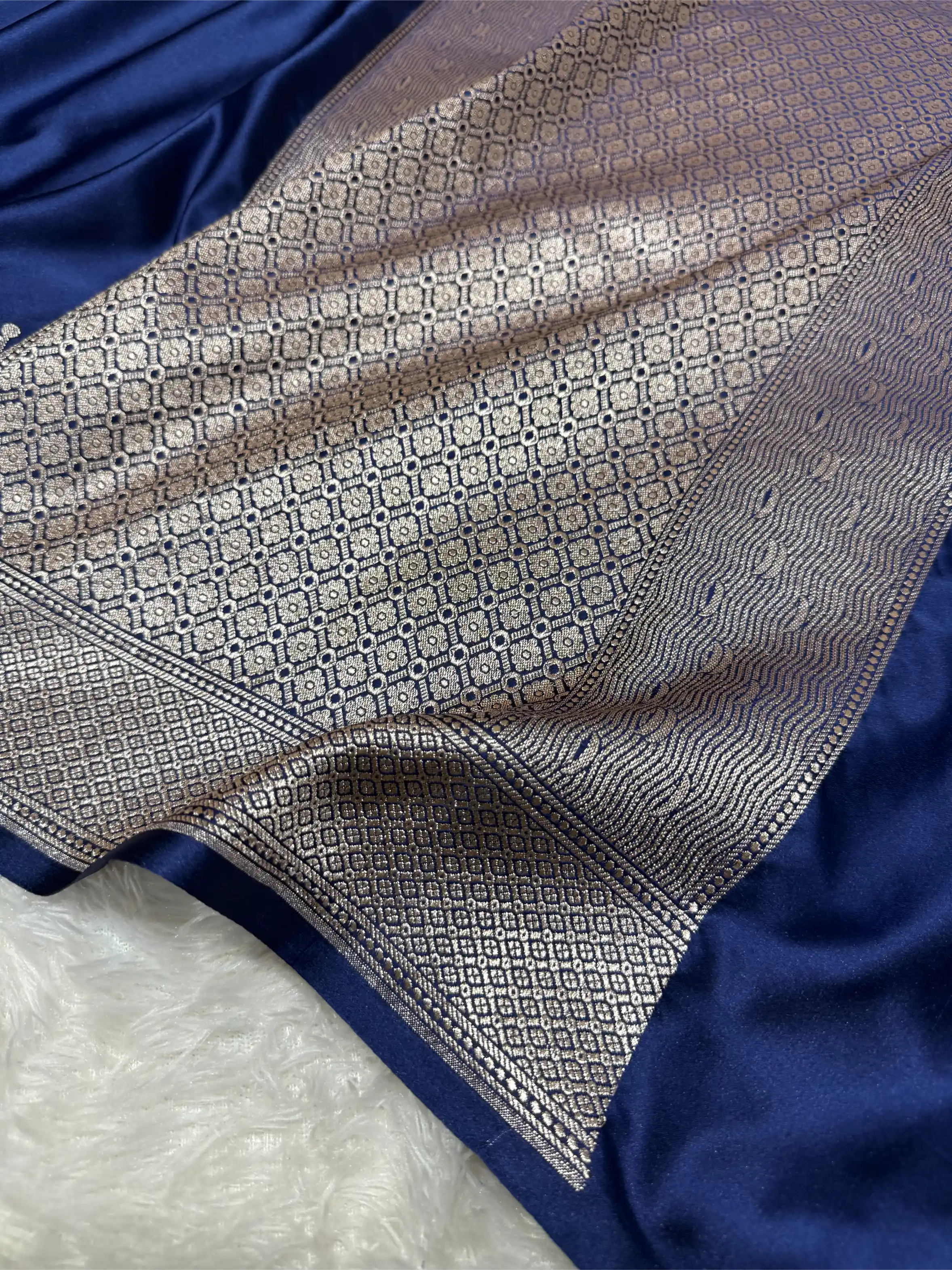 Navy Blue Mashru Katan Silk Ghats Banarasi Saree - Image 4
