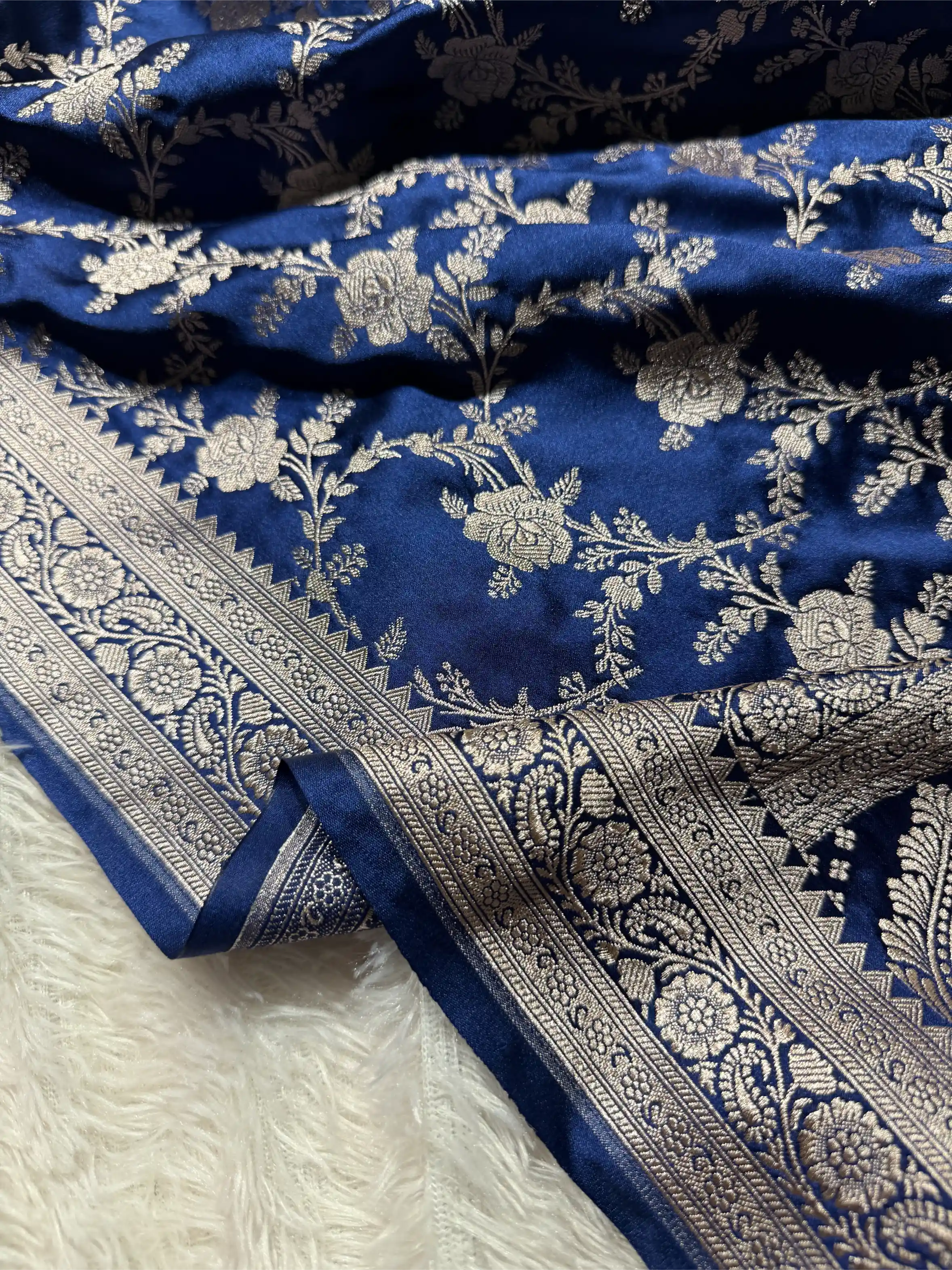 Navy Blue Mashru Katan Silk Heritage Jaal Weave Banarasi Saree - Image 2