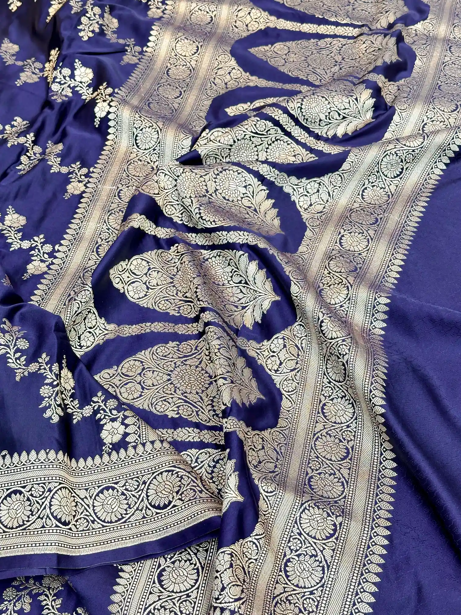 Navy Blue Mashru Katan Silk Leheriya Weave Banarasi Saree - Image 3