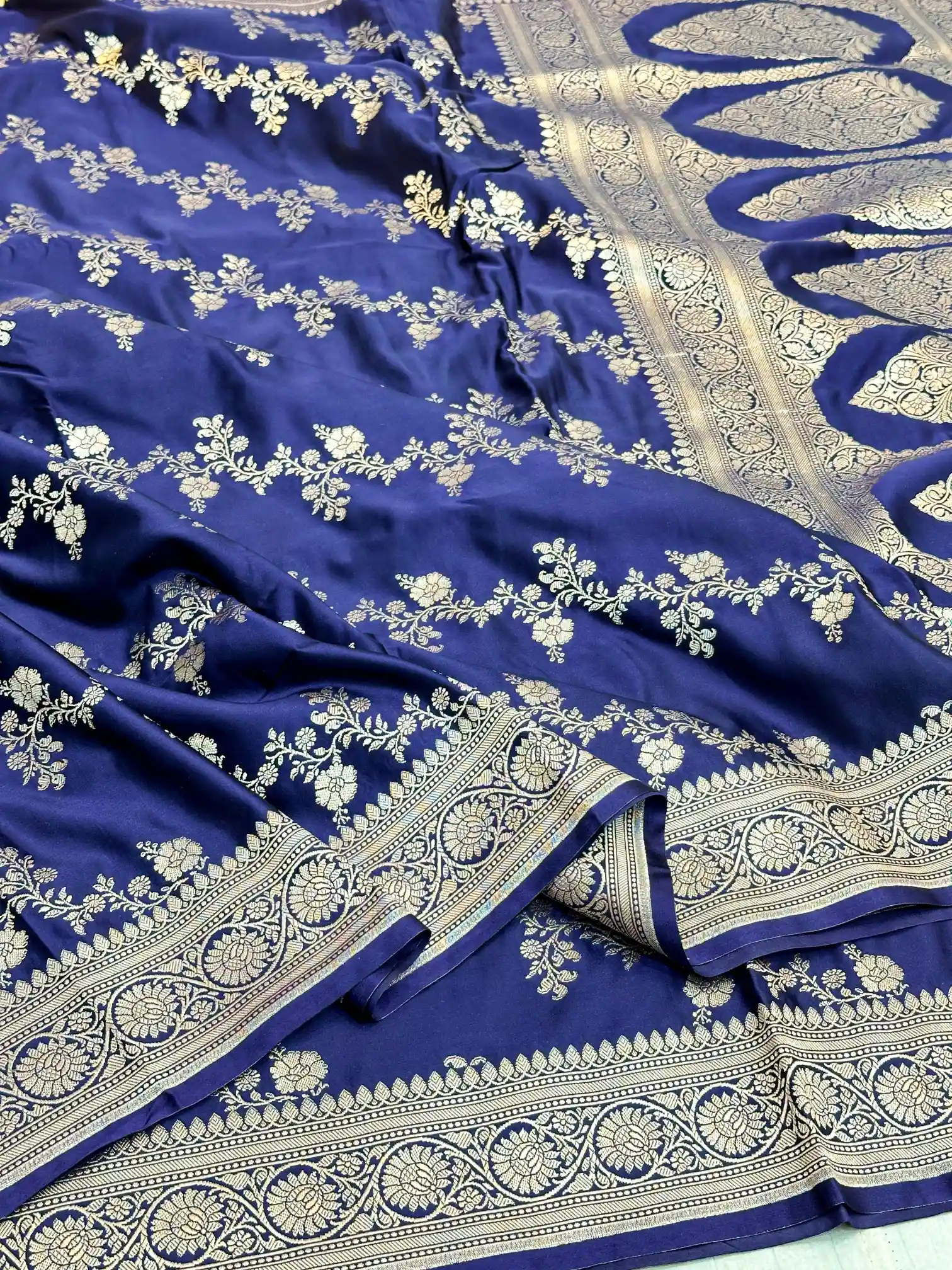 Navy Blue Mashru Katan Silk Leheriya Weave Banarasi Saree - Image 4