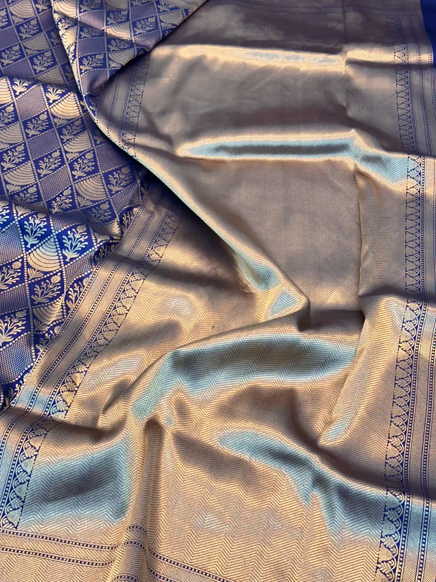 Navy Blue Pure Katan Silk Embossed Banarasi Saree - Image 4