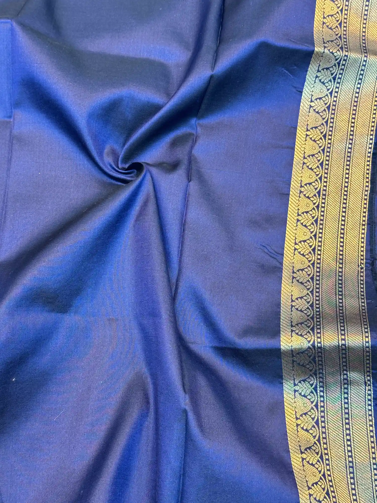 Navy Blue Pure Katan Silk Embossed Banarasi Saree - Image 6