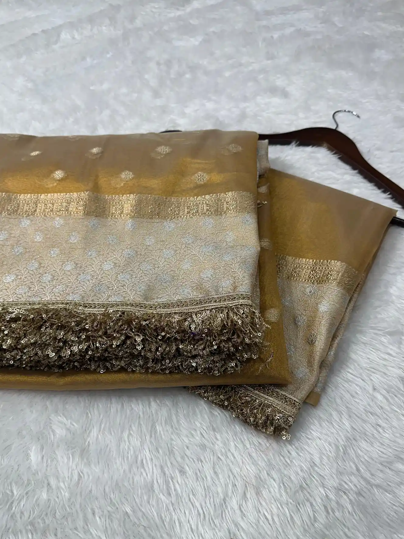 Golden Copper Tissue Silk Lace Work Banarasi Saree - Image 4