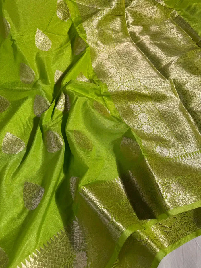 Parrot Green Chiniya Silk Zari Buta Banarasi Saree - Image 2