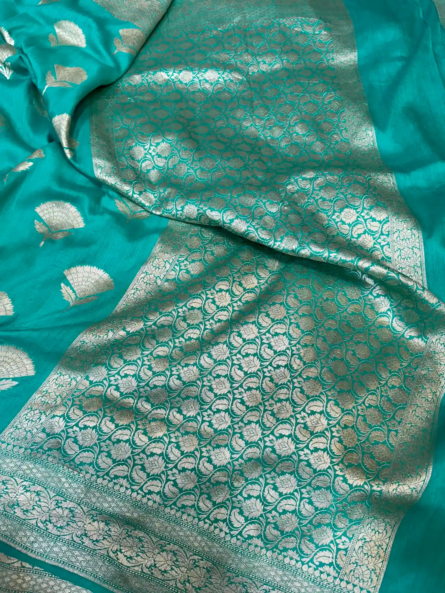 Pastel Green Buta Motifs Munga Silk Saree - Image 5