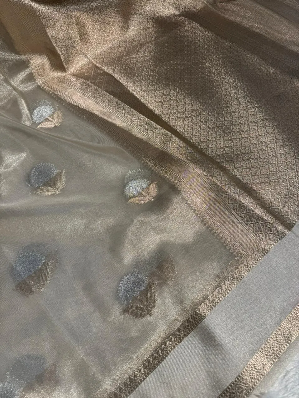 Pearl White Tissue Silk Traditional Buta Banarasi Saree - Image 2