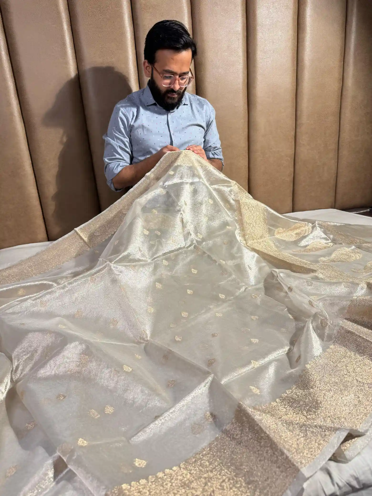 Premium Ivory Gold Tissue Silk Banarasi Saree - Image 3
