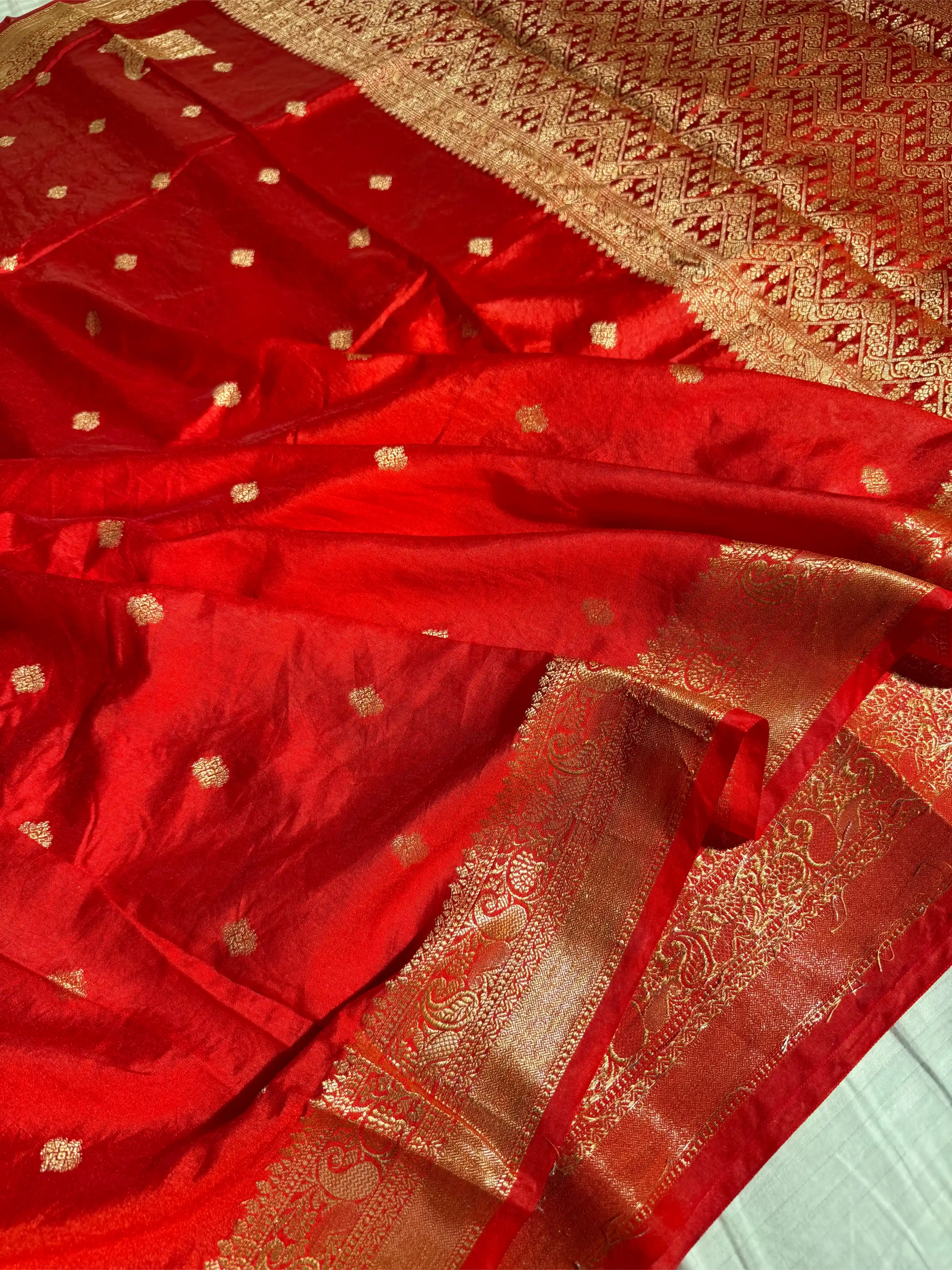 Pretty Cheery Red Chiniya Silk Banarasi Saree - Image 2