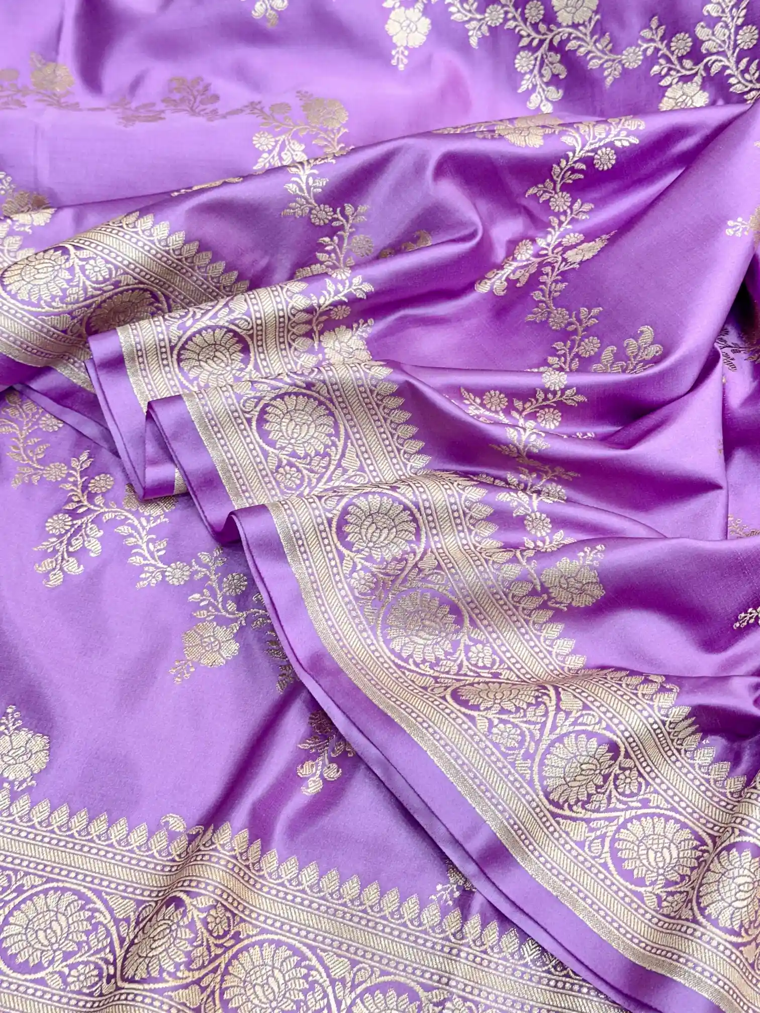 Pretty Lavender Mashru Katan Silk Leheriya Weave Banarasi Saree - Image 3