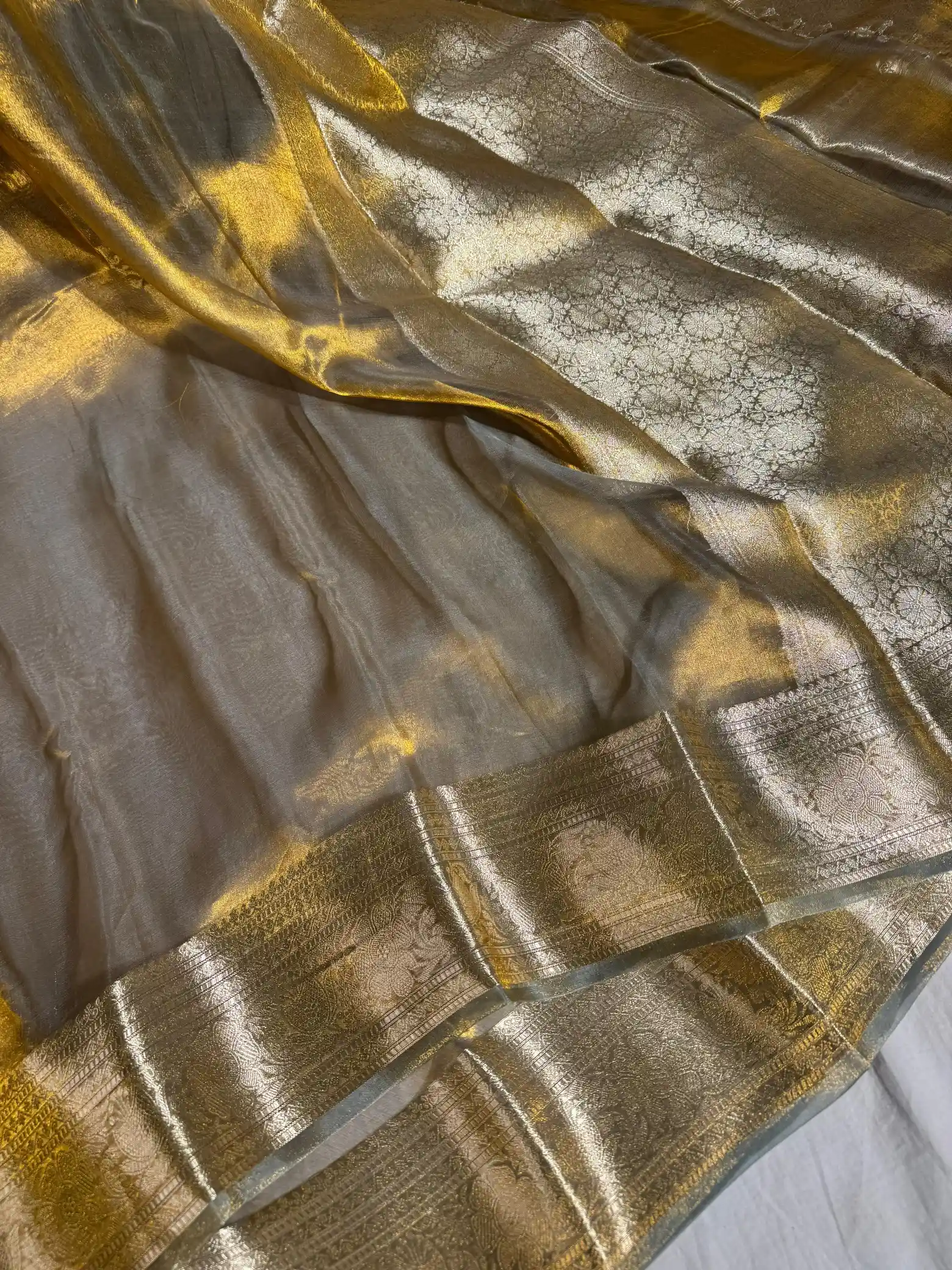 Pure Tissue Silk Saree with Rich Pallu and Blouse - Image 2