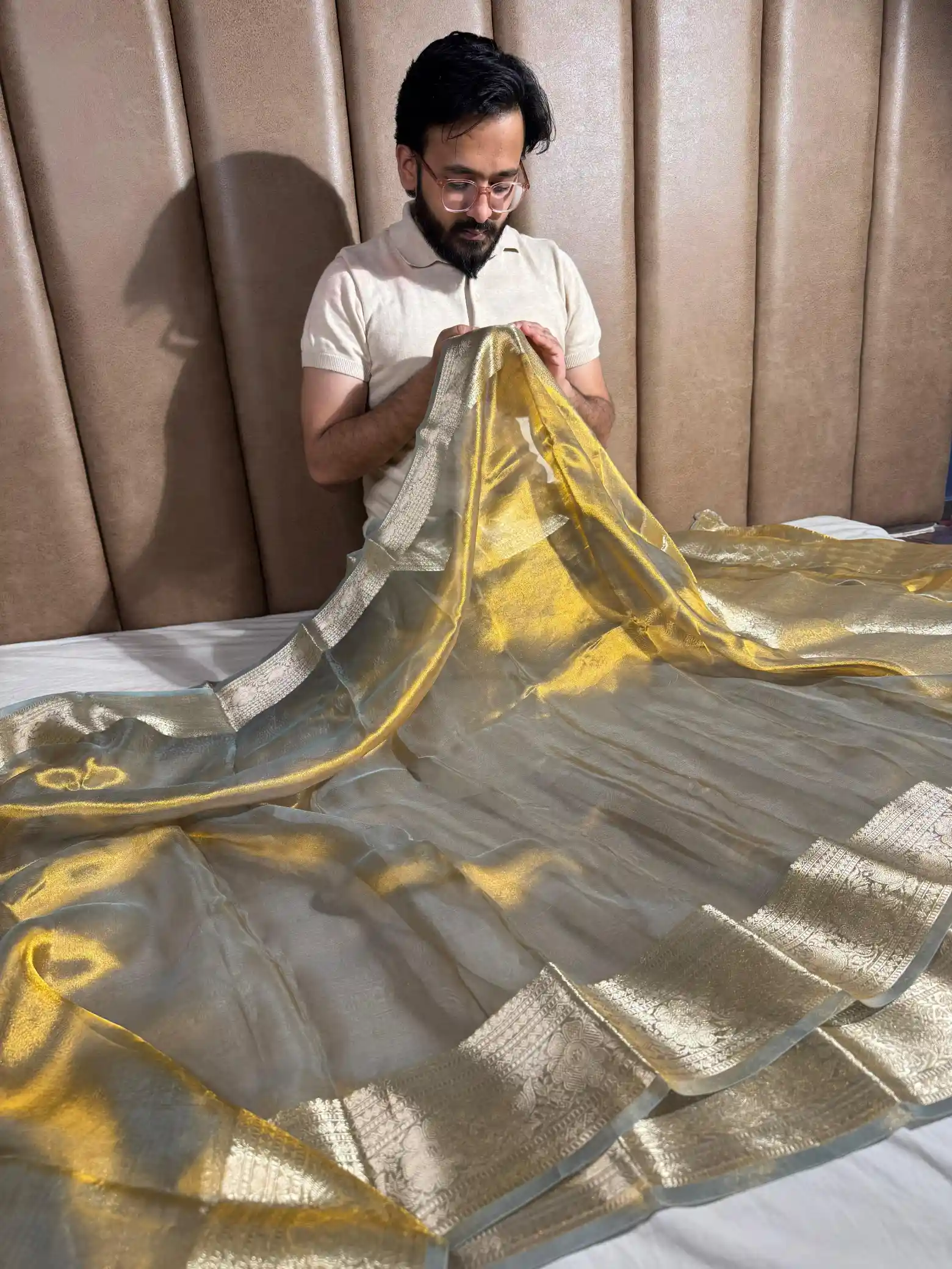 Pure Tissue Silk Saree with Rich Pallu and Blouse - Image 3