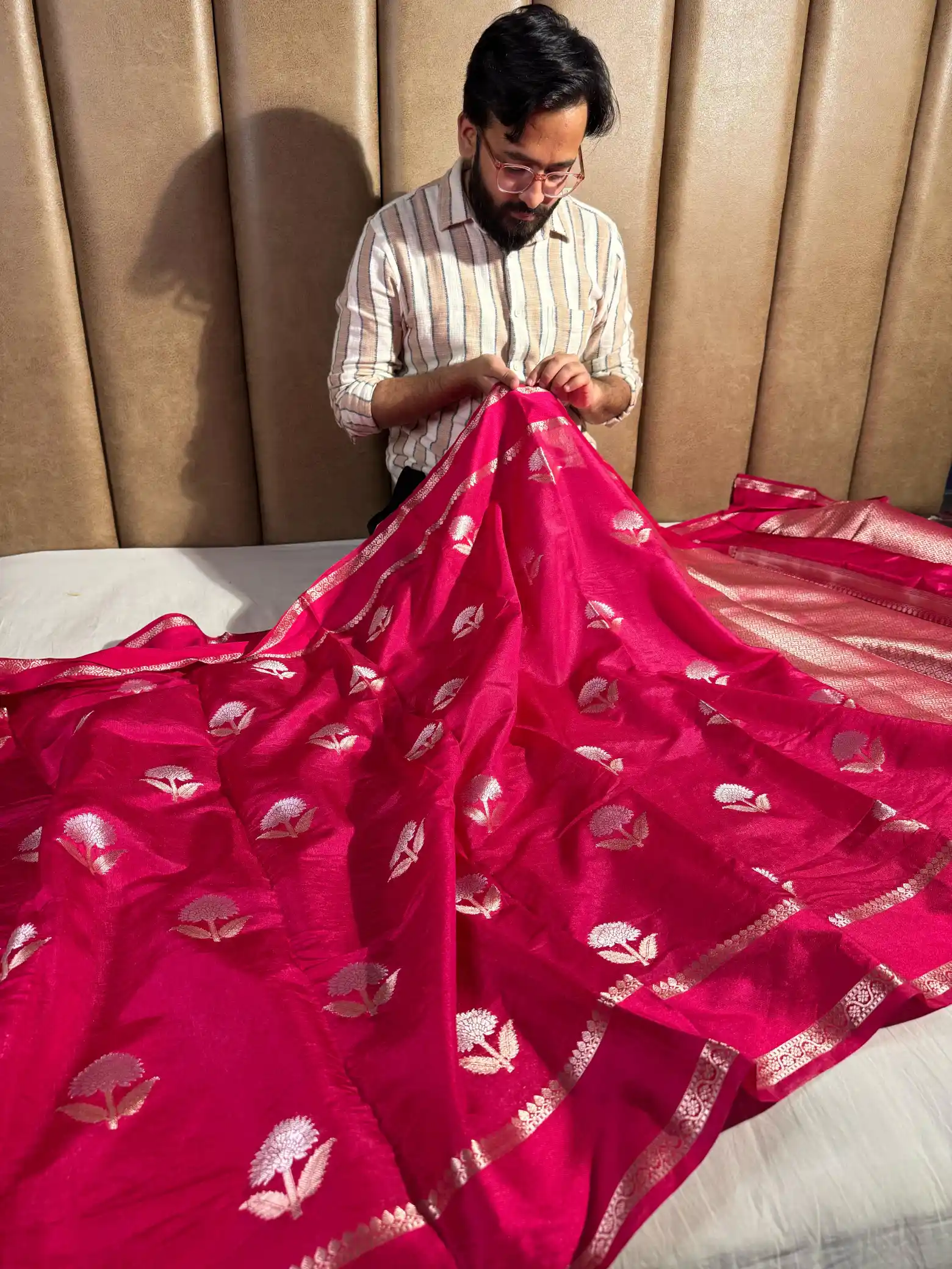 Rani Pink Chiniya Silk Traditional Buta Banarasi Saree - Image 3