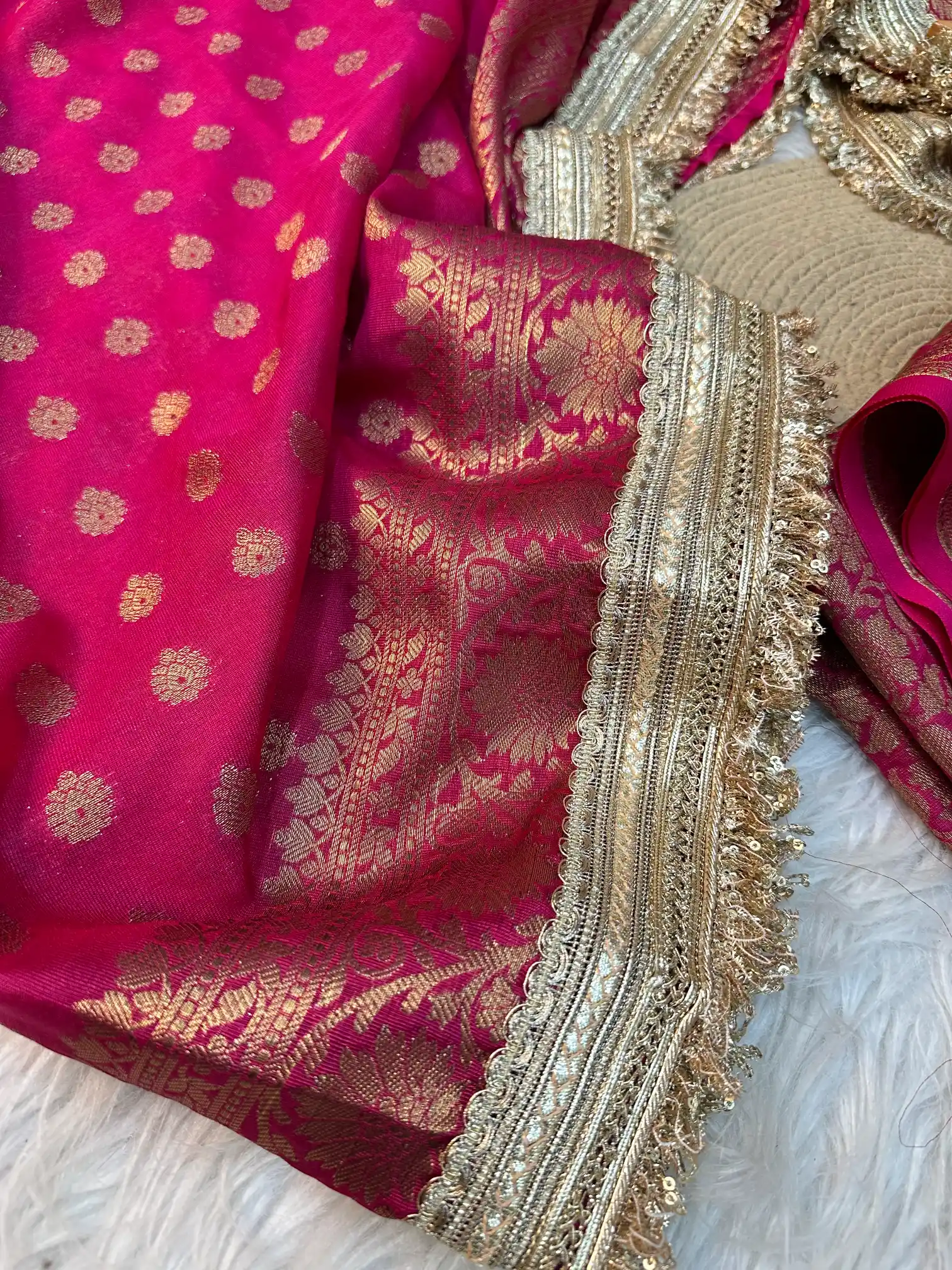 Rani Pink Georgette Silk Khaddi Buti Lace Work Banarasi Saree - Image 3