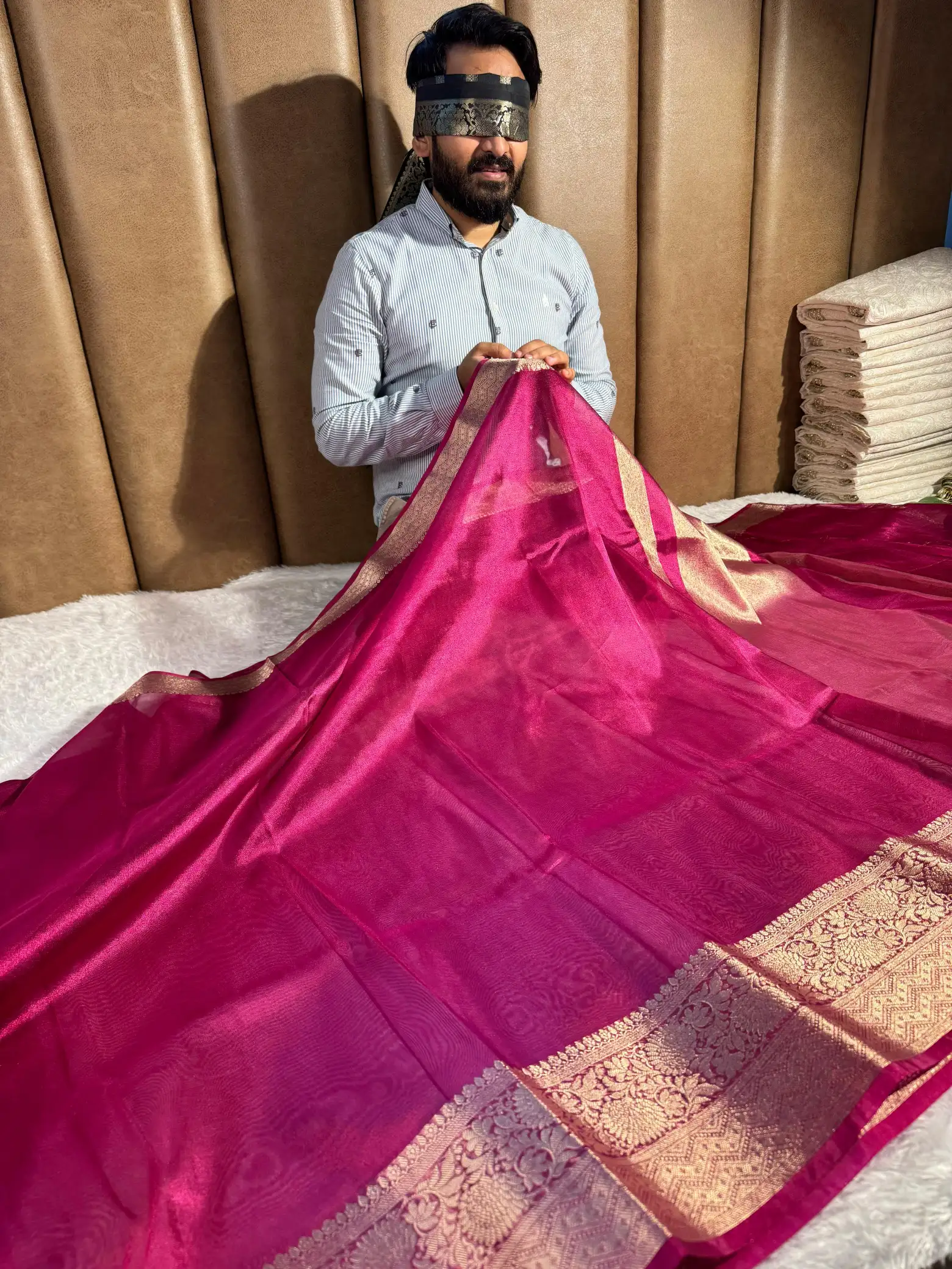 Rani Pink Banarasi tissue silk saree with rich pallu and blouse - Image 3