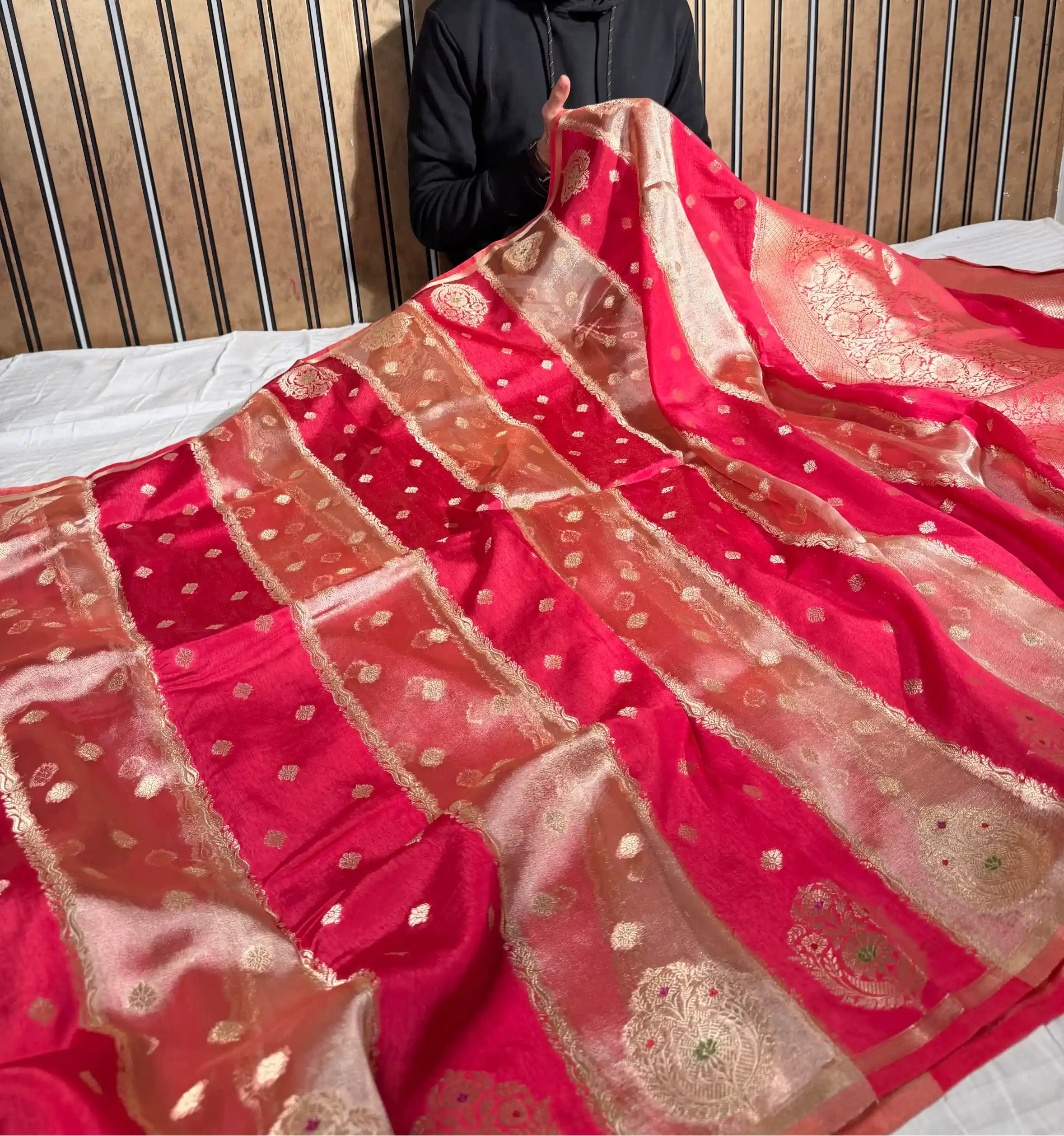 Rani Pink Chinia Tissue Silk Heritage Weave Banarasi Saree - Image 3