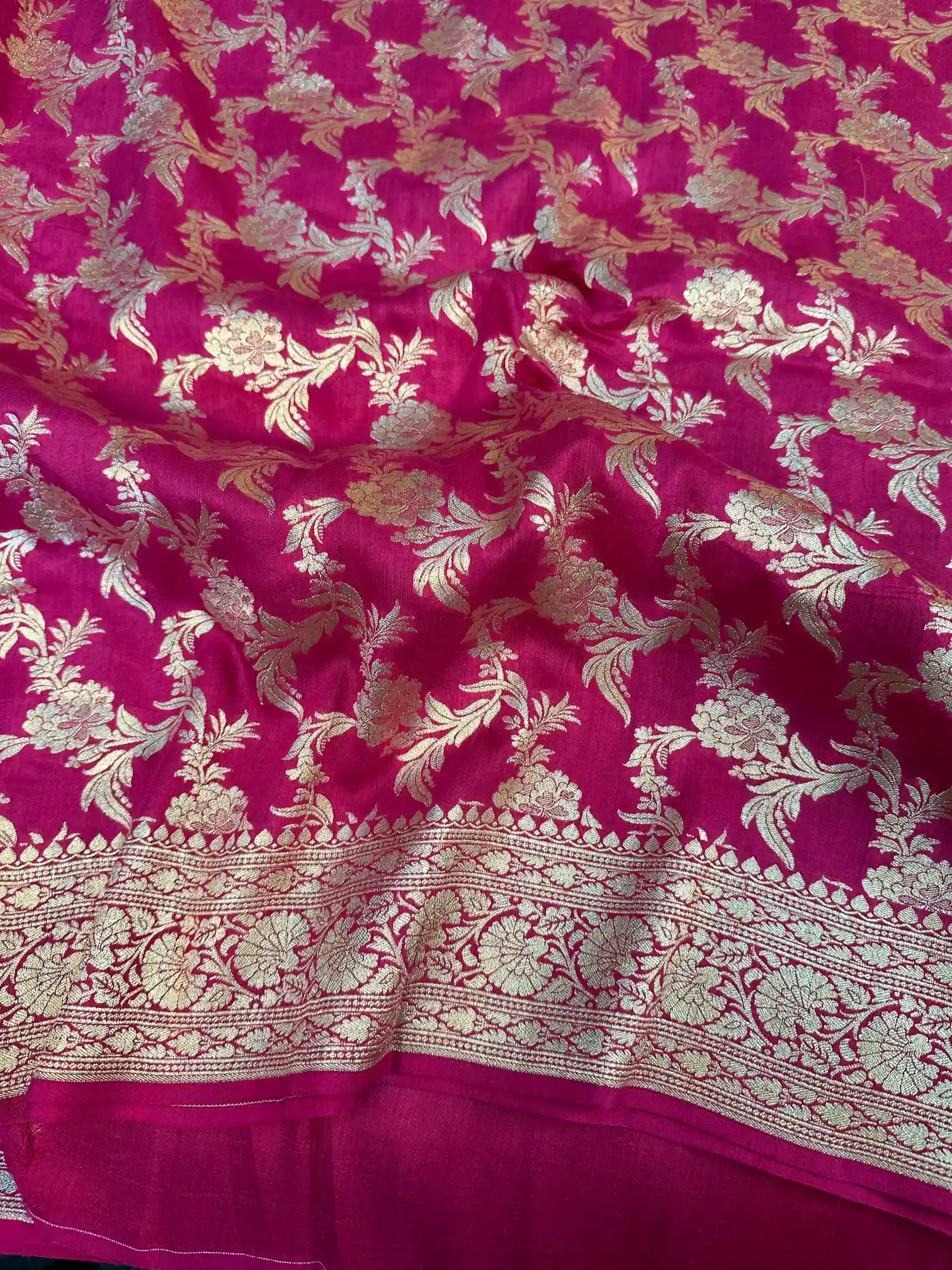 Rani Pink Intricate Pure Munga Silk Banarasi Saree - Image 4