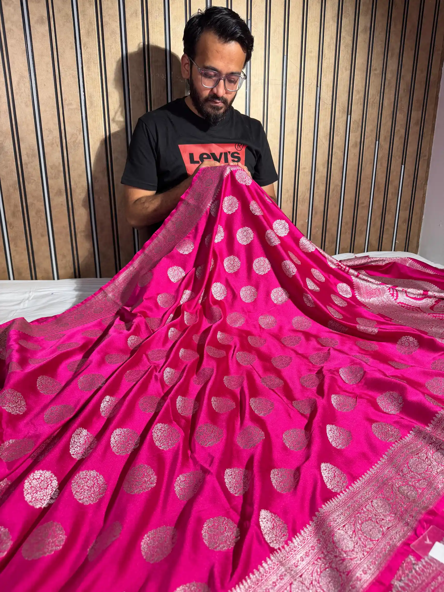 Rani Pink Mashru Katan Heritage Traditional Banarasi Saree - Image 3