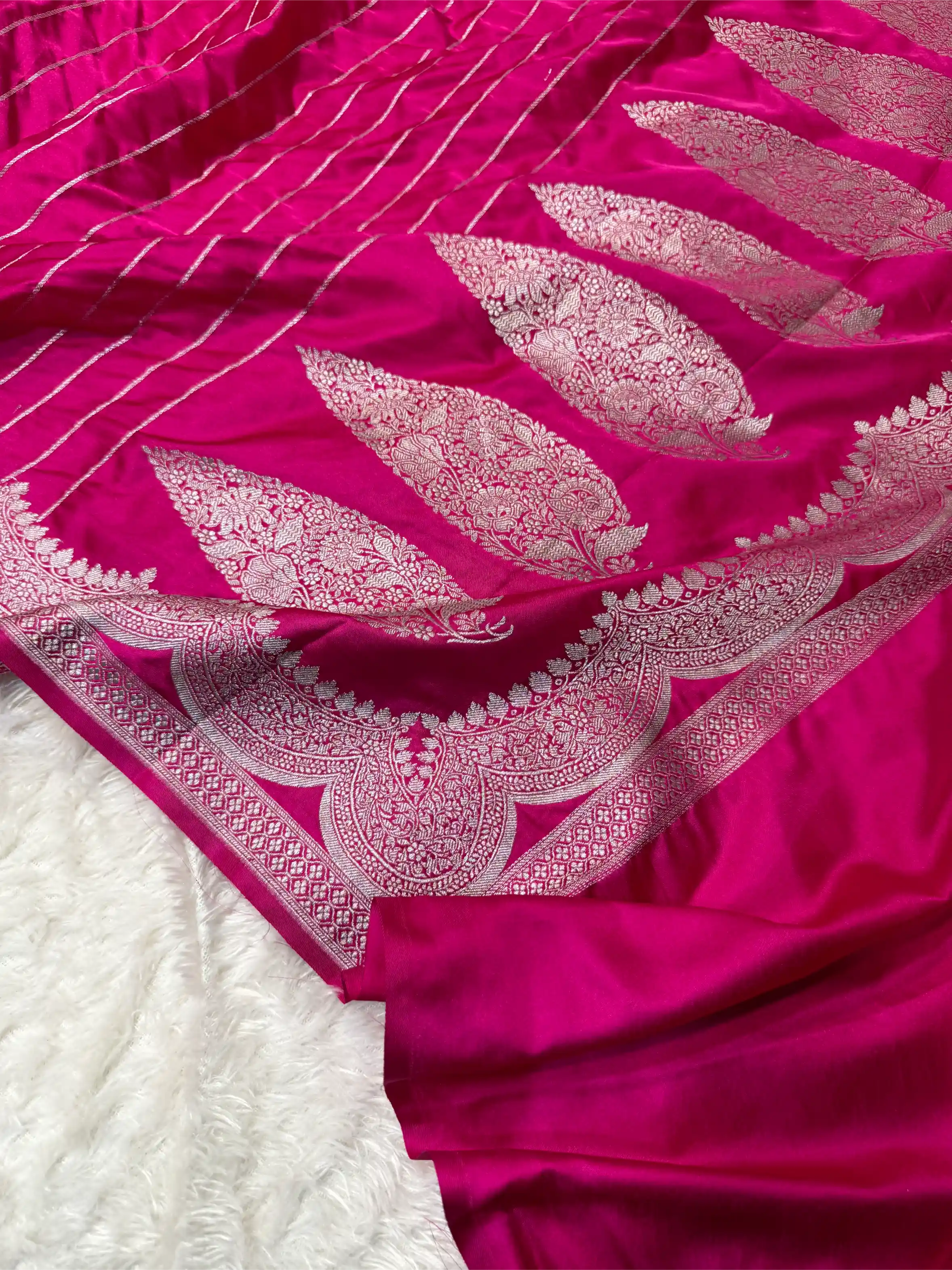 Rani Pink Mashru Katan Silk Contemporary Weave Banarasi Saree - Image 4