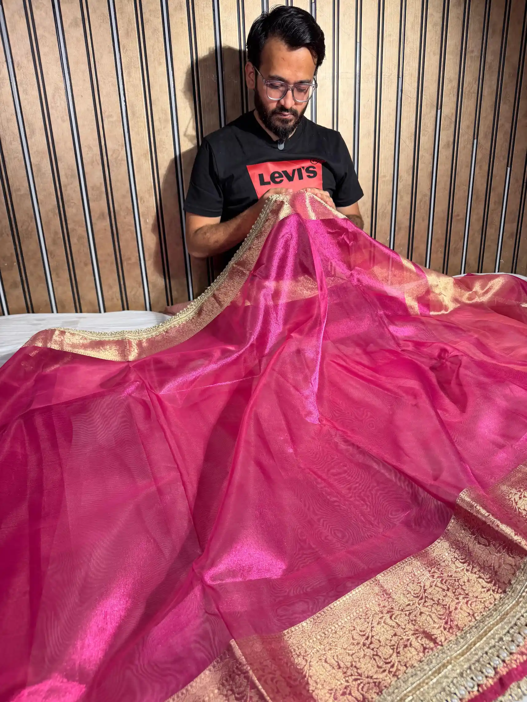 Rani Pink Tissue Silk Designer Lace Work Banarasi Saree - Image 3