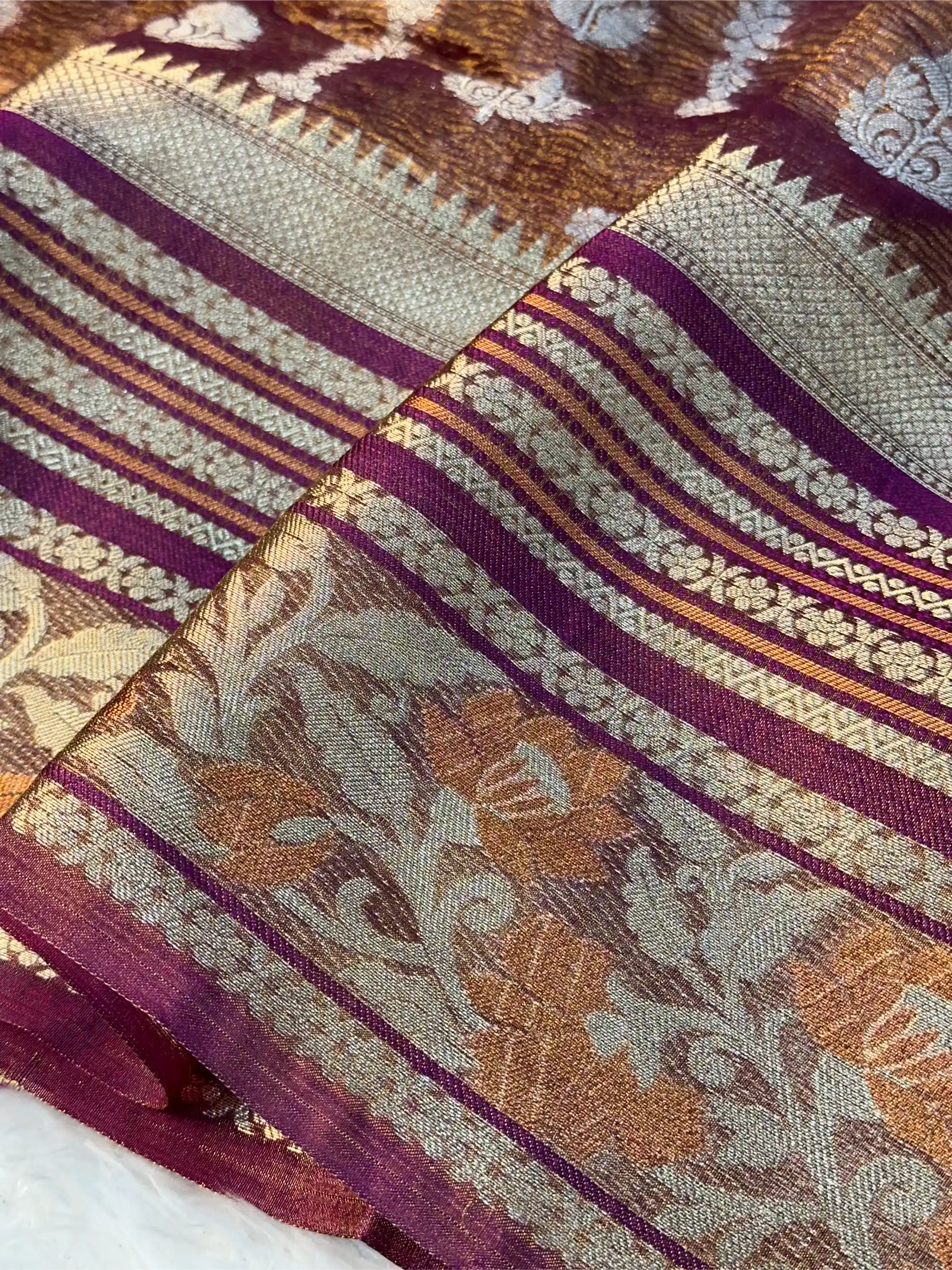 Rusted Purple Shade Crushed Tissue Silk Banarasi Saree - Image 2