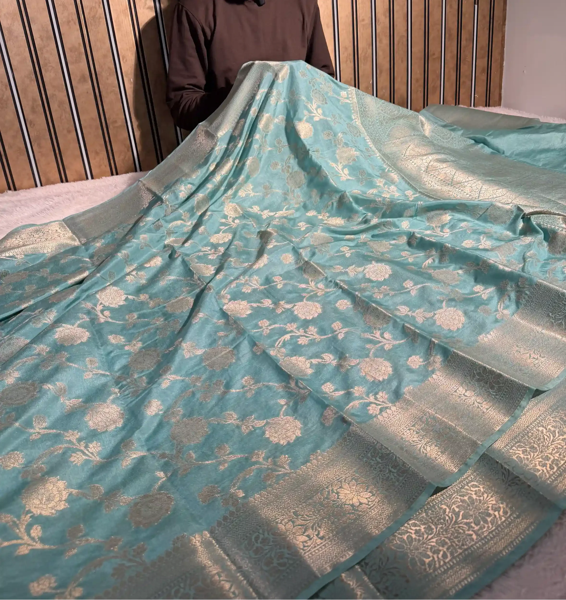 Sea Green Chinia Silk Floral Jaal Weave Banarasi Saree - Image 3