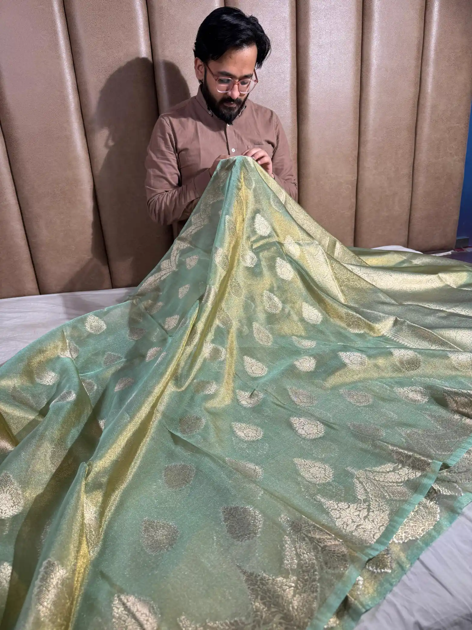 Sea Green Tissue banarasi saree with rich pallu and blouse - Image 3