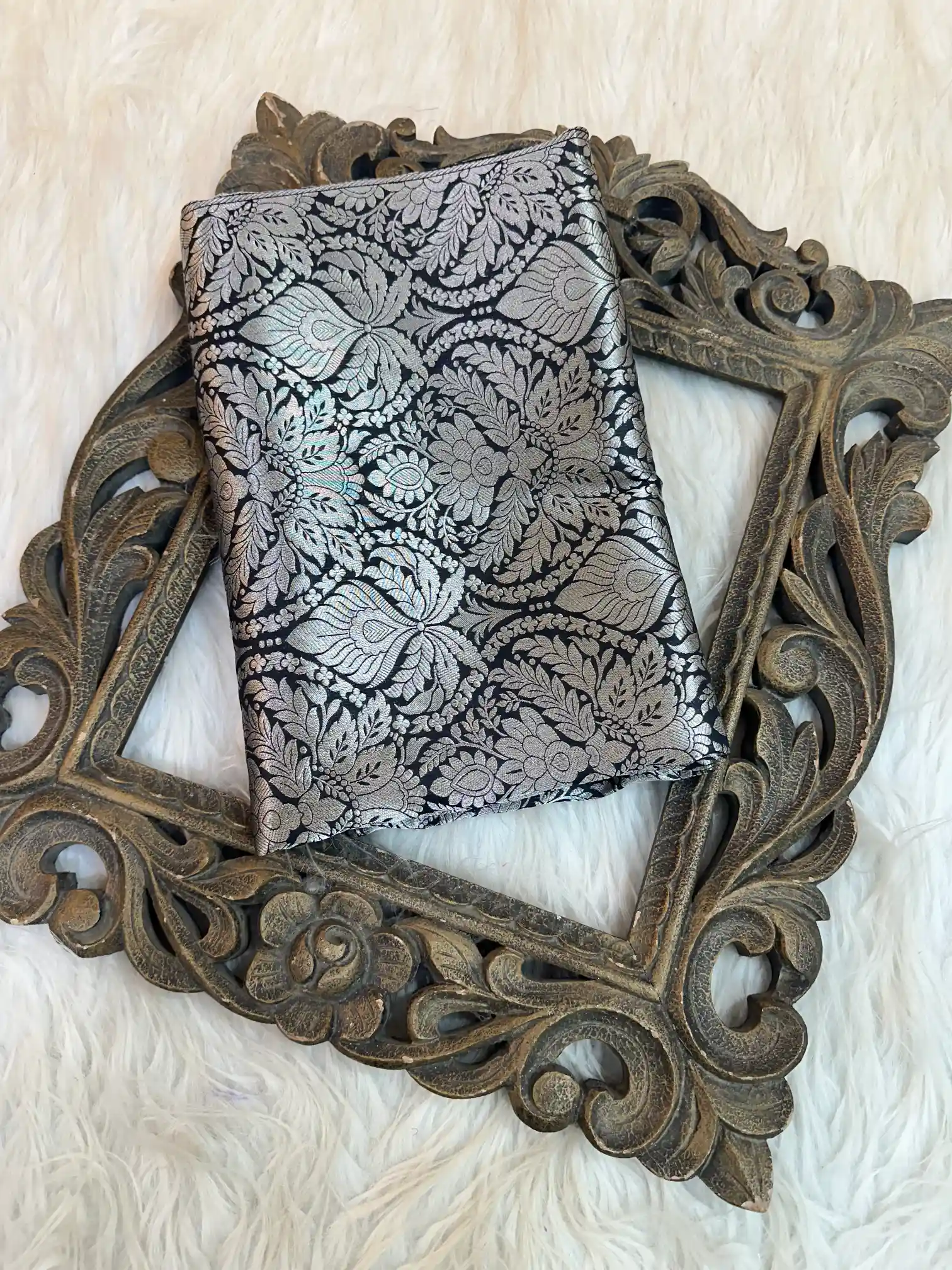 Silver Zari Brocade Pure Katan Silk Banarasi Saree - Image 3