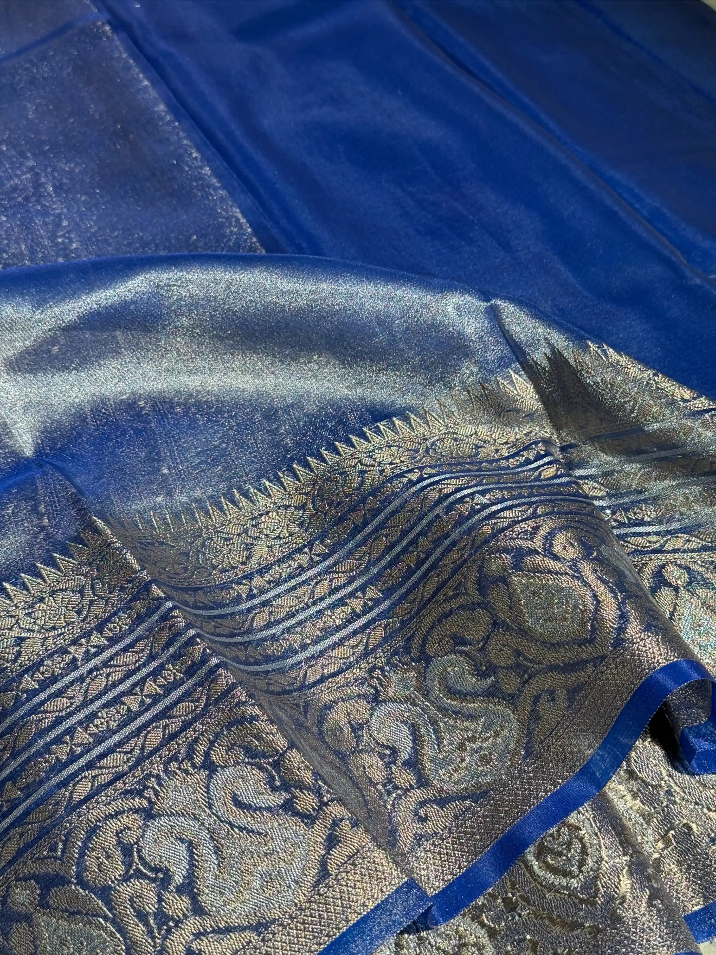 Subtle Metallic Blue Glass Tissue Silk Banarasi Saree - Image 4