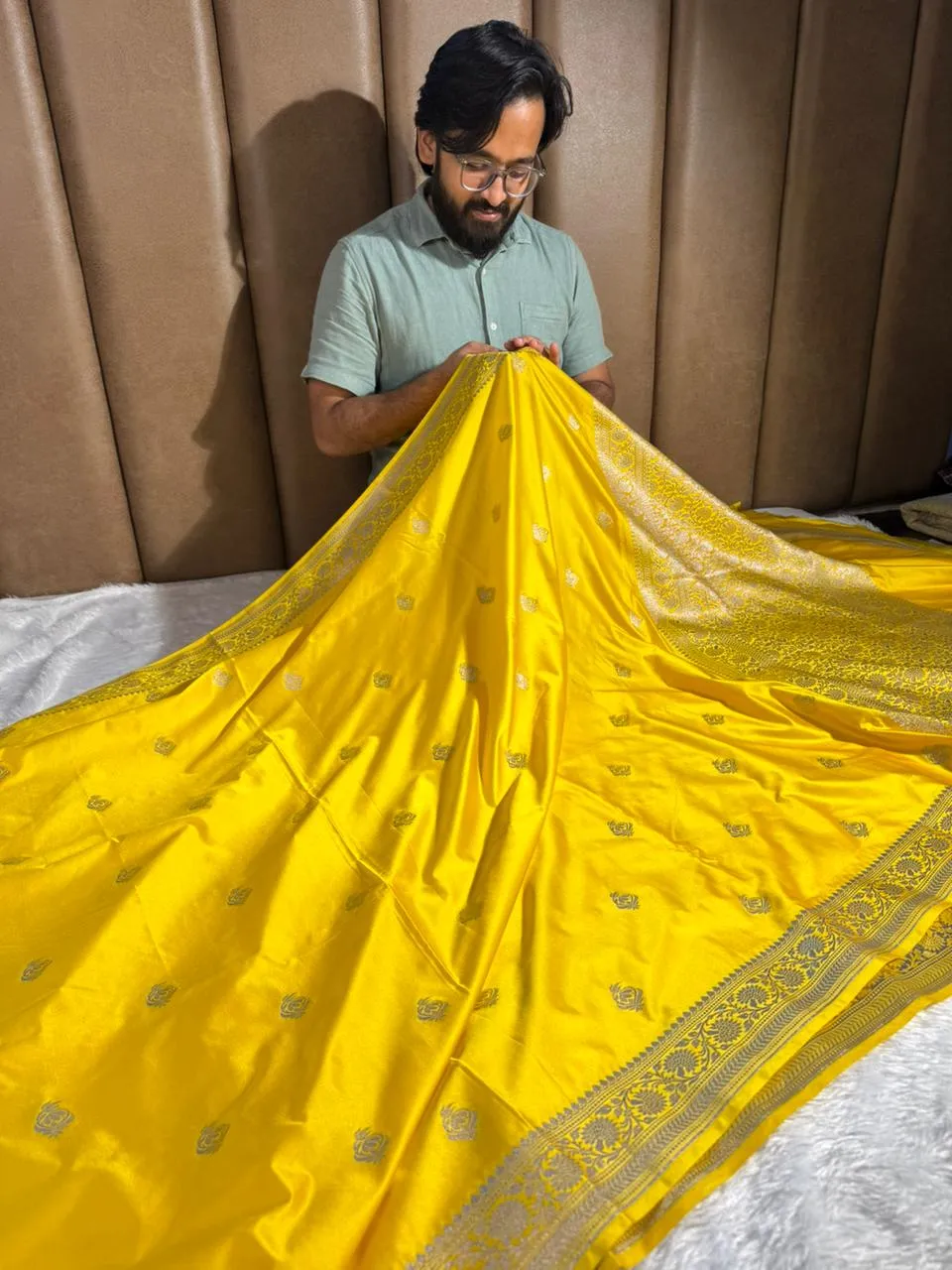 Yellow Mashru Katan Silk Buta Work Banarasi Saree - Image 3
